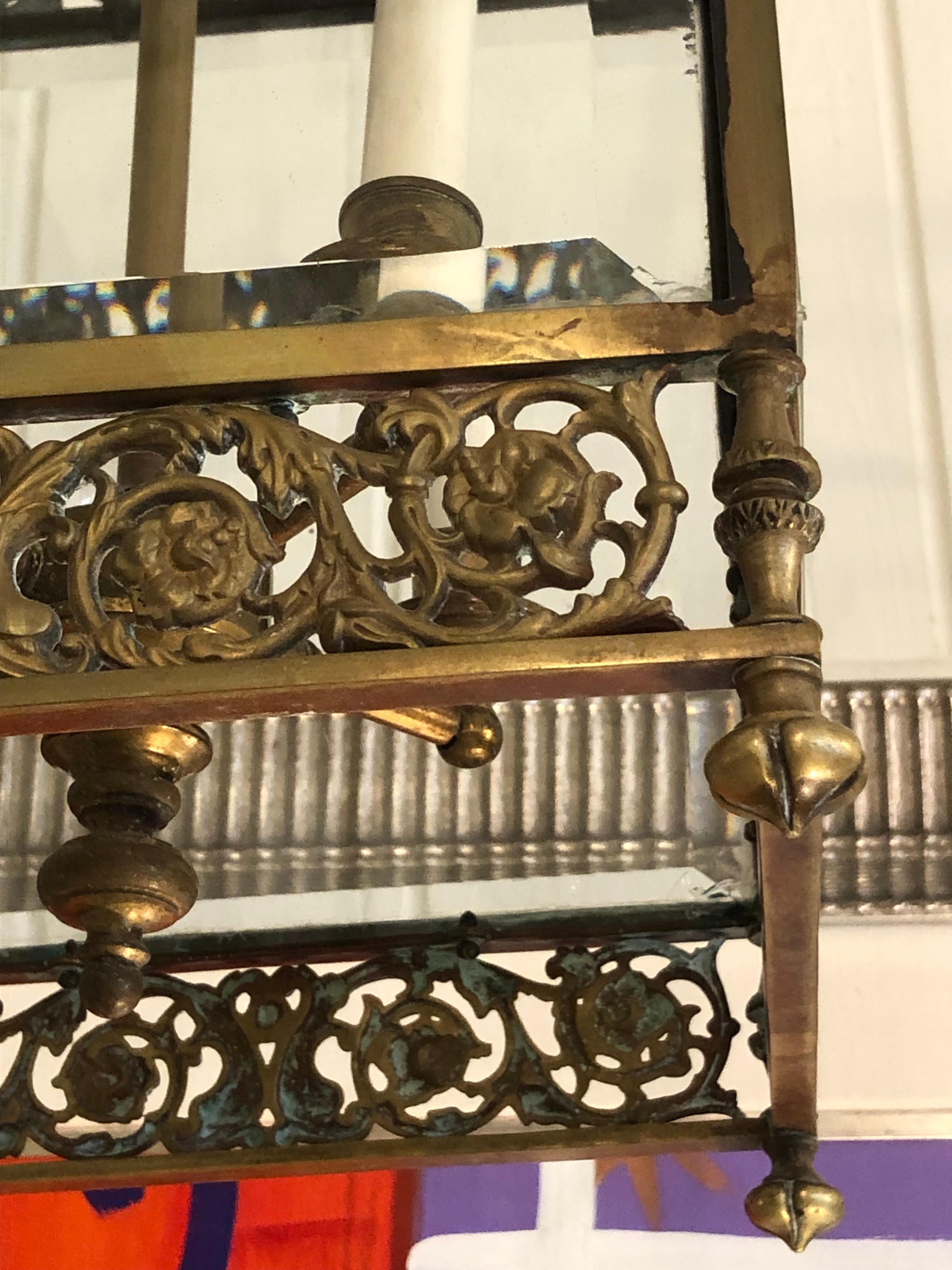Antiker englischer Regency-Laternenkronleuchter aus Bronze im Regency-Stil mit Löwenköpfen und Griffen im Angebot 1