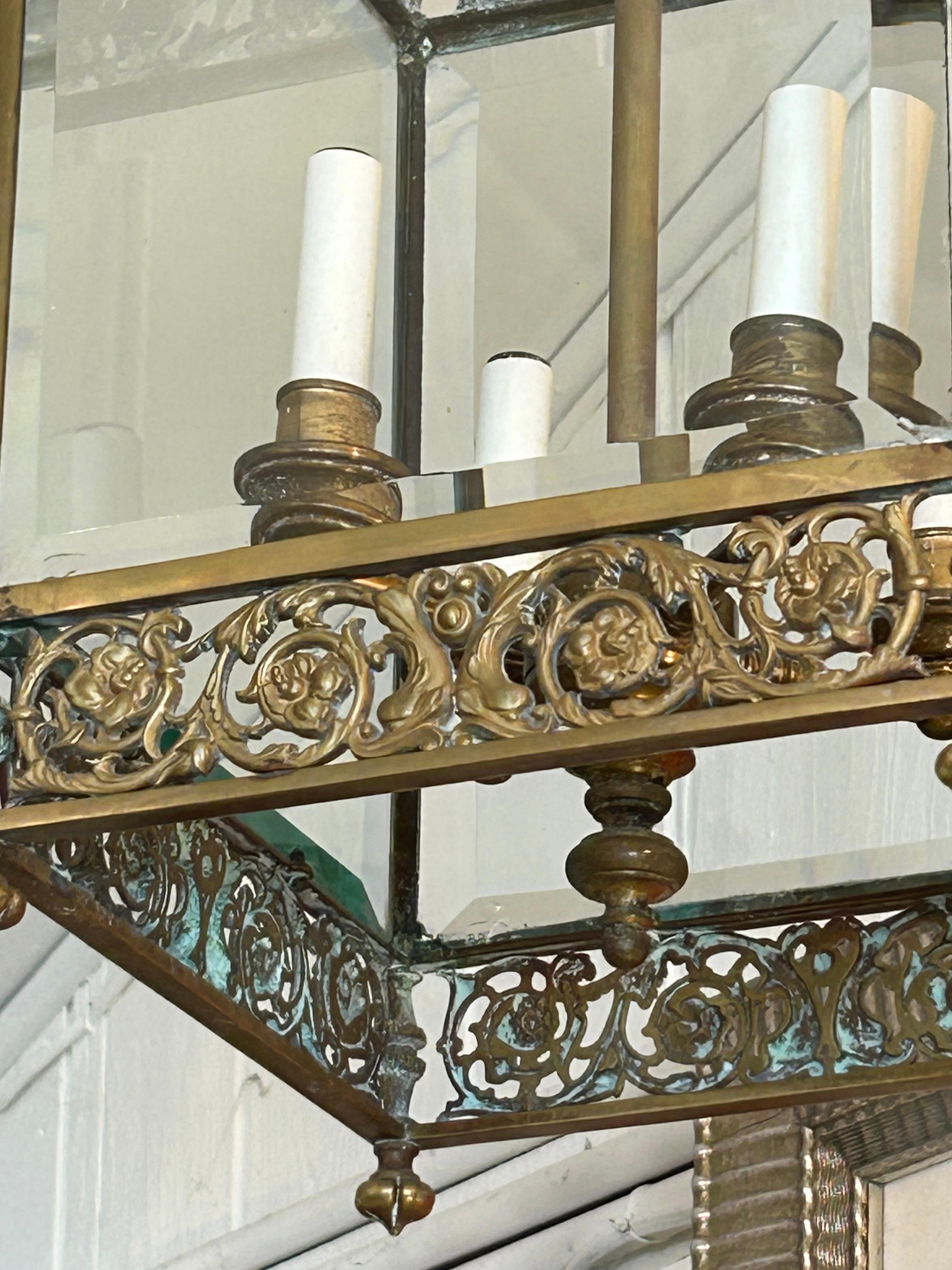 Lustre anglais ancien Regency en bronze avec têtes de lion et griffons en vente 1