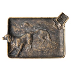 Antique plateau à fumer / plateau à cigares anglais en bronze avec chien de sport