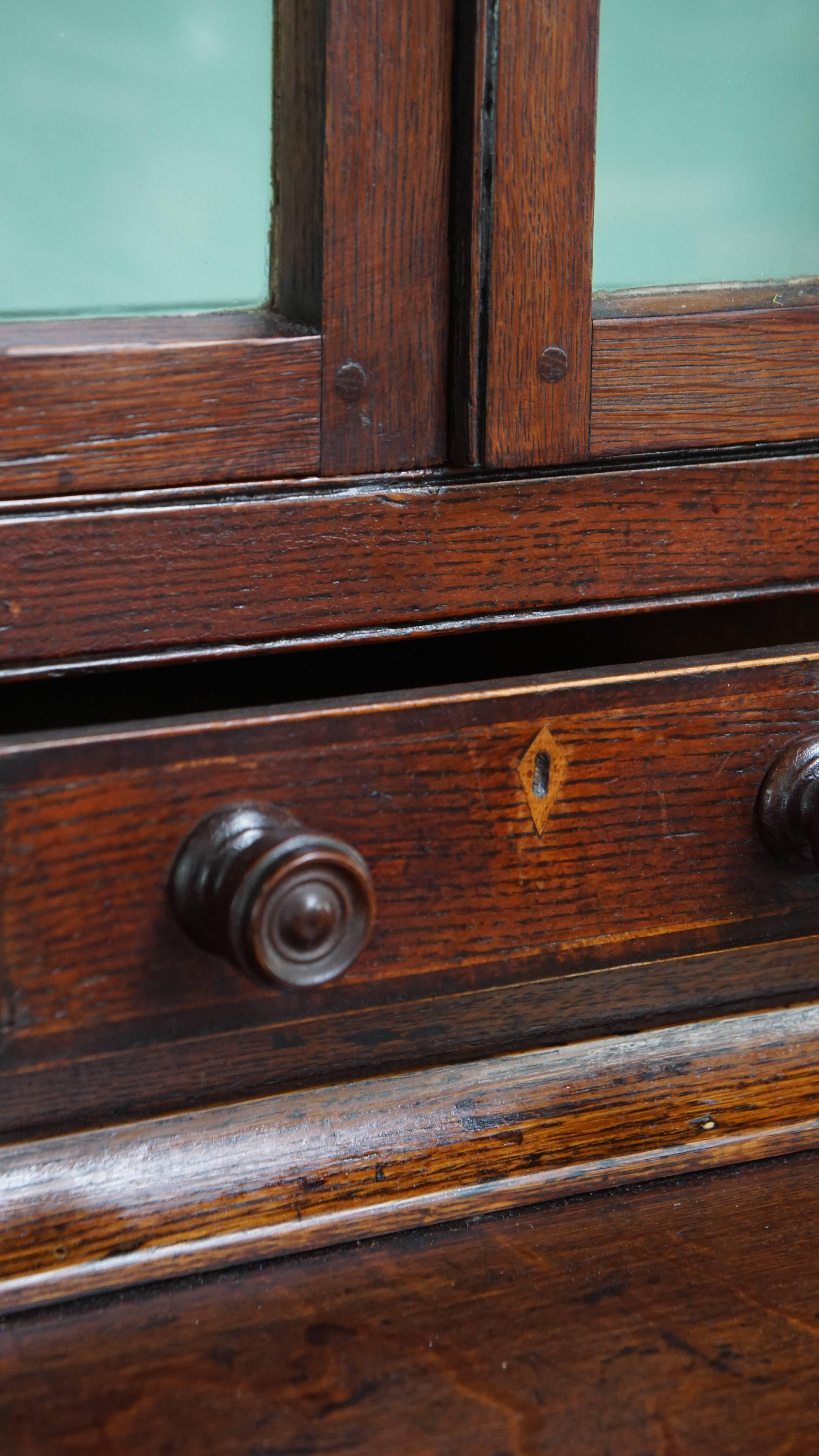 Antikes englisches Buffet / Bücherschrank aus dem frühen 19. (Holz) im Angebot