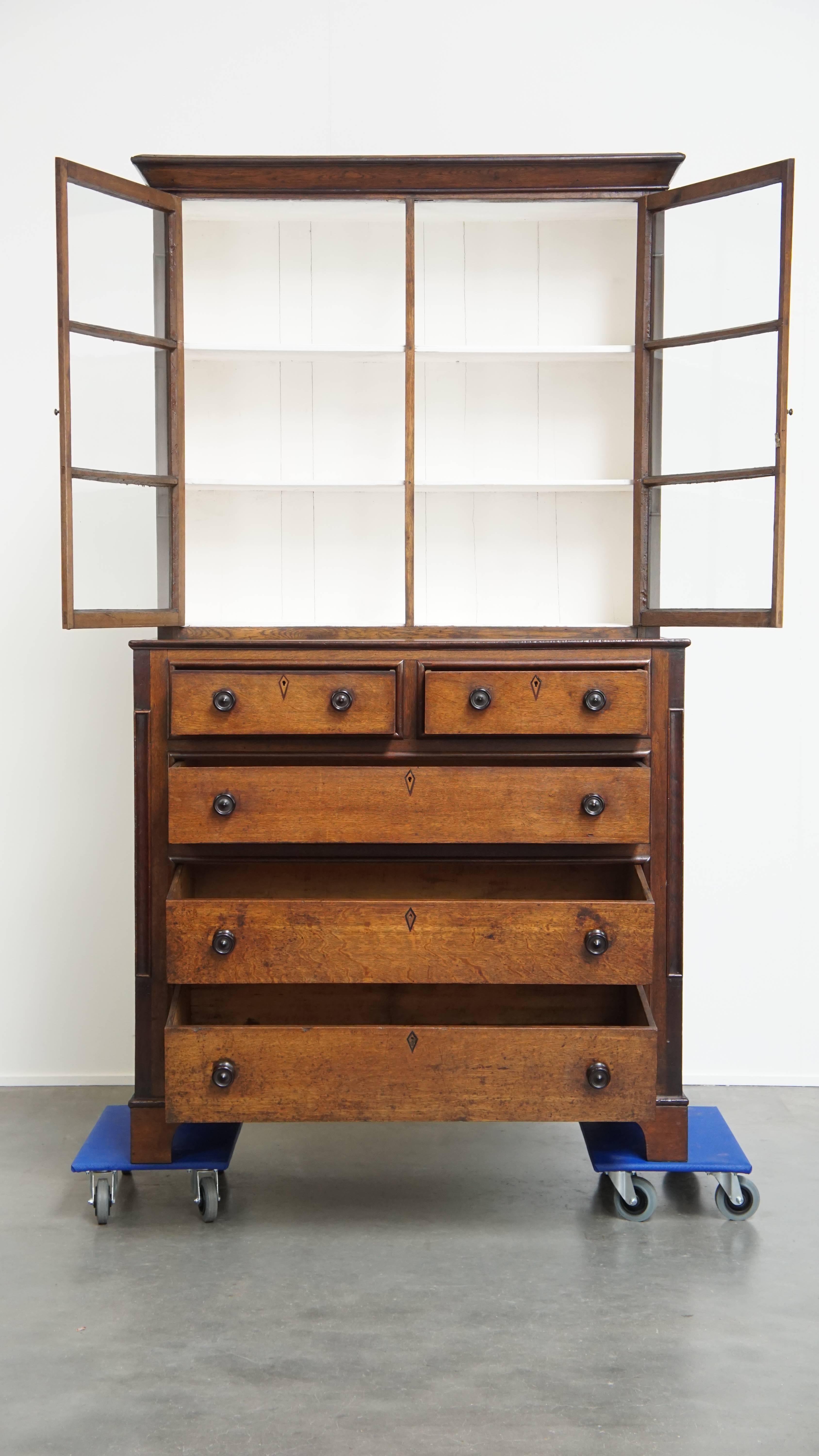 Offered here is this excellent antique English buffet / bookcase from the early 19th century. 

This beautiful cabinet, originating from England or Wales, dates back to the early 1800s. It offers ample storage space and can be easily integrated into