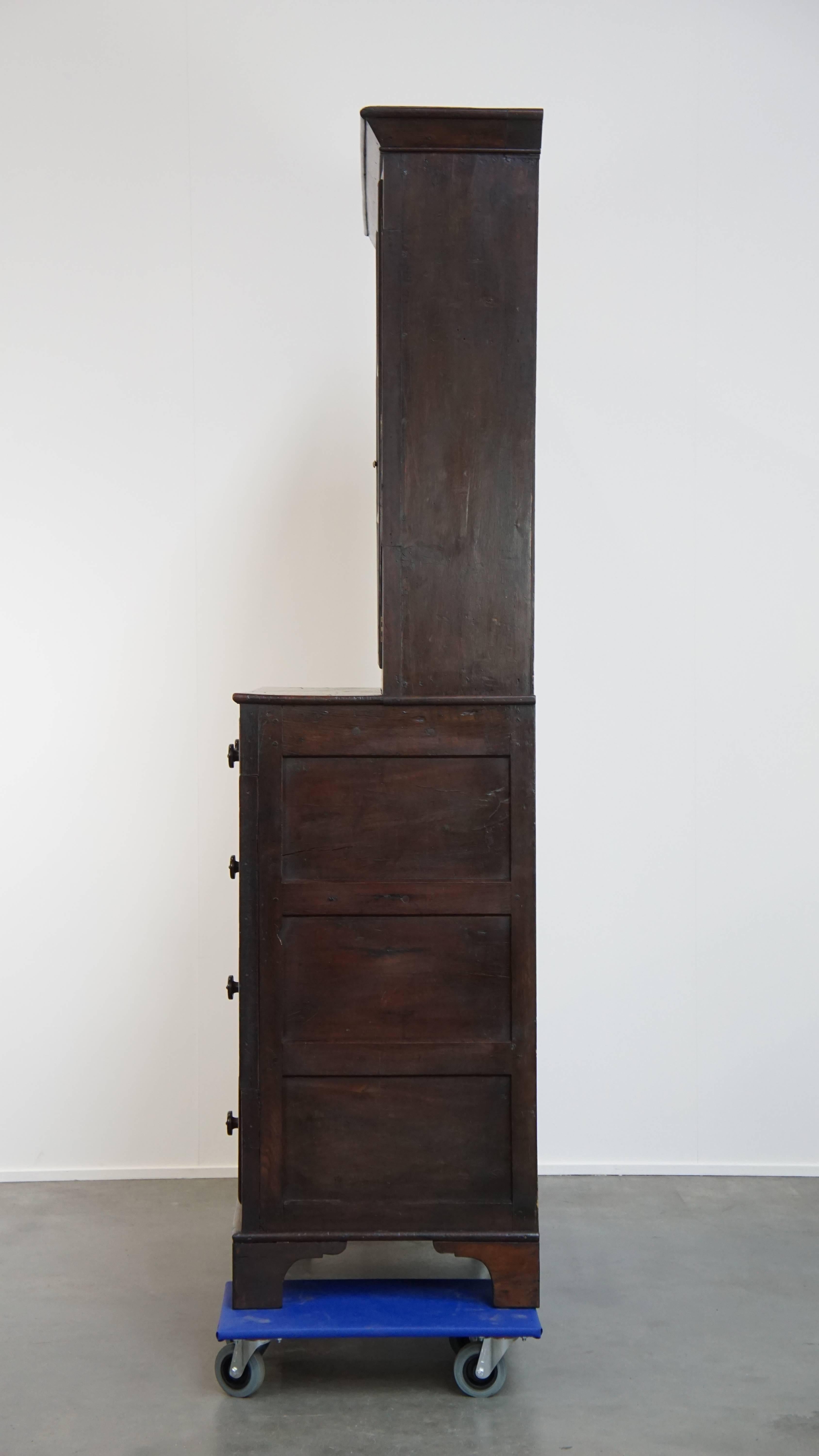 Antique English Buffet / Bookcase from the Early 19th Century In Good Condition For Sale In Harderwijk, NL
