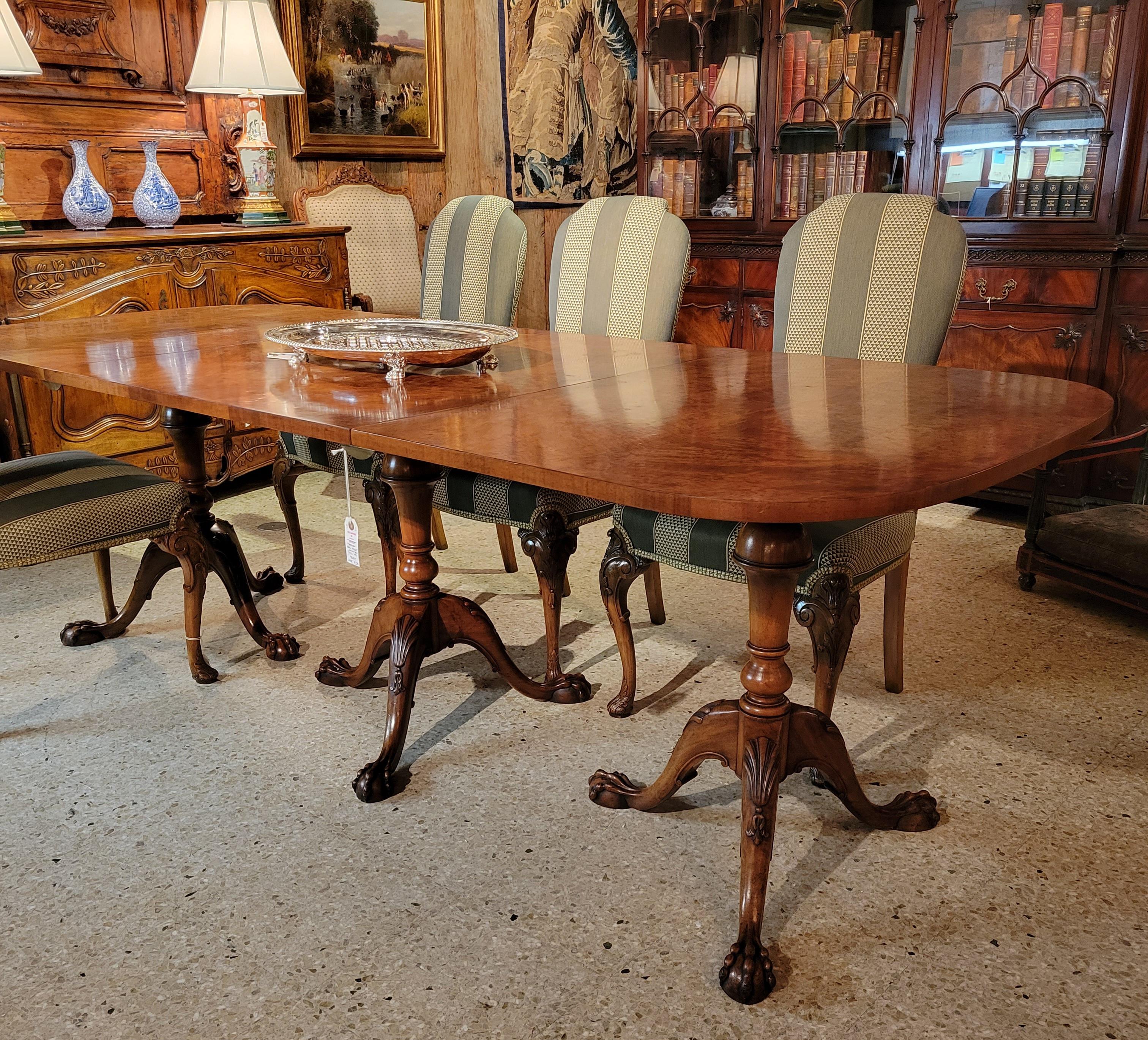 Antique English Burl Walnut Dining Table circa 1890 For Sale 3