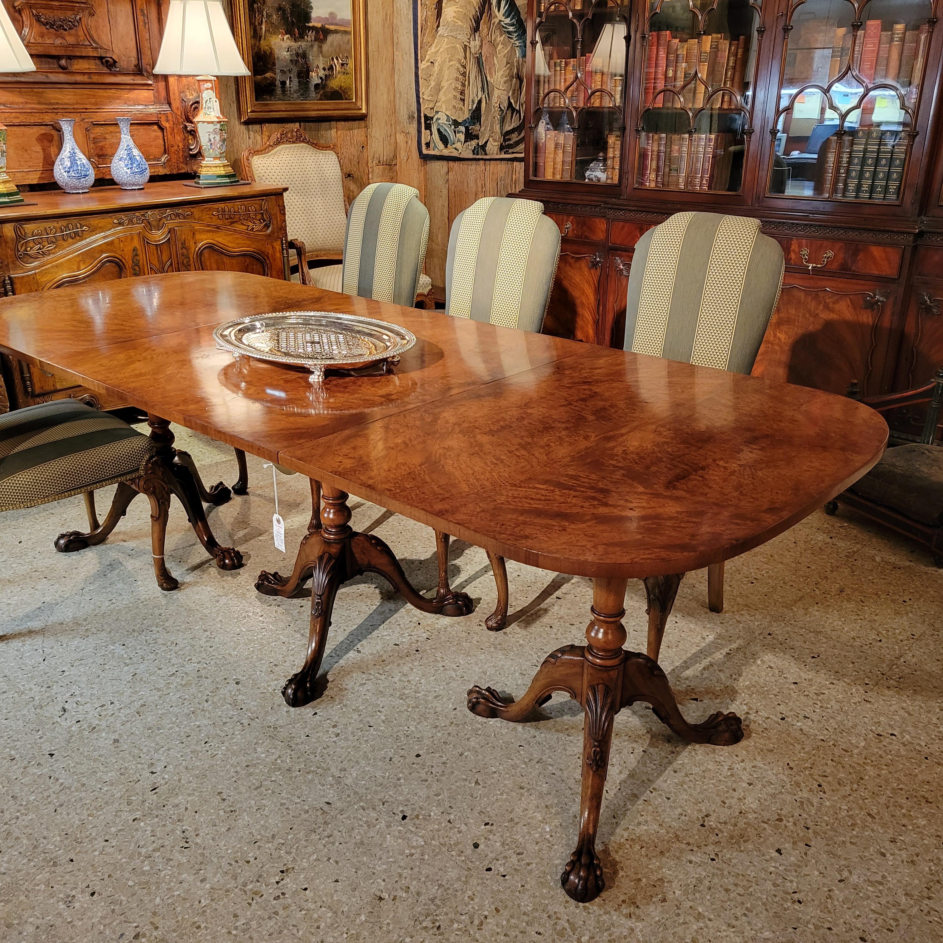 Antique English Burl Walnut Dining Table circa 1890 For Sale 4