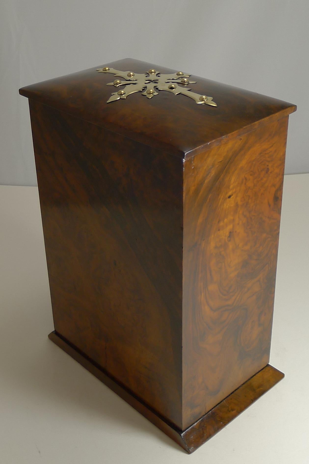 Antique English Burl Walnut Jewelry Cabinet / Box, circa 1880 In Good Condition In Bath, GB