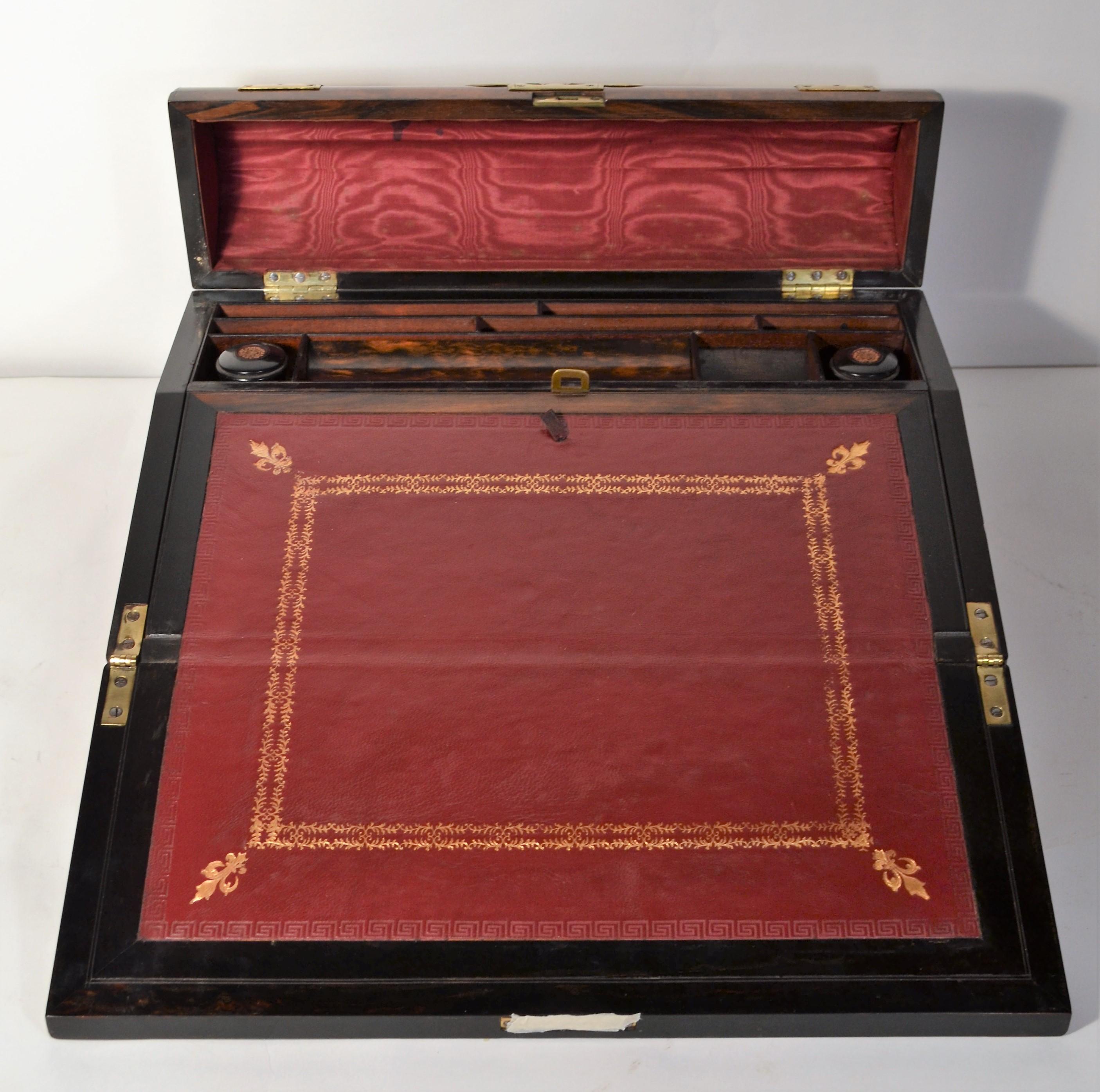 Antique English Burl Walnut Lap Desk, circa 1870 In Good Condition For Sale In New Orleans, LA