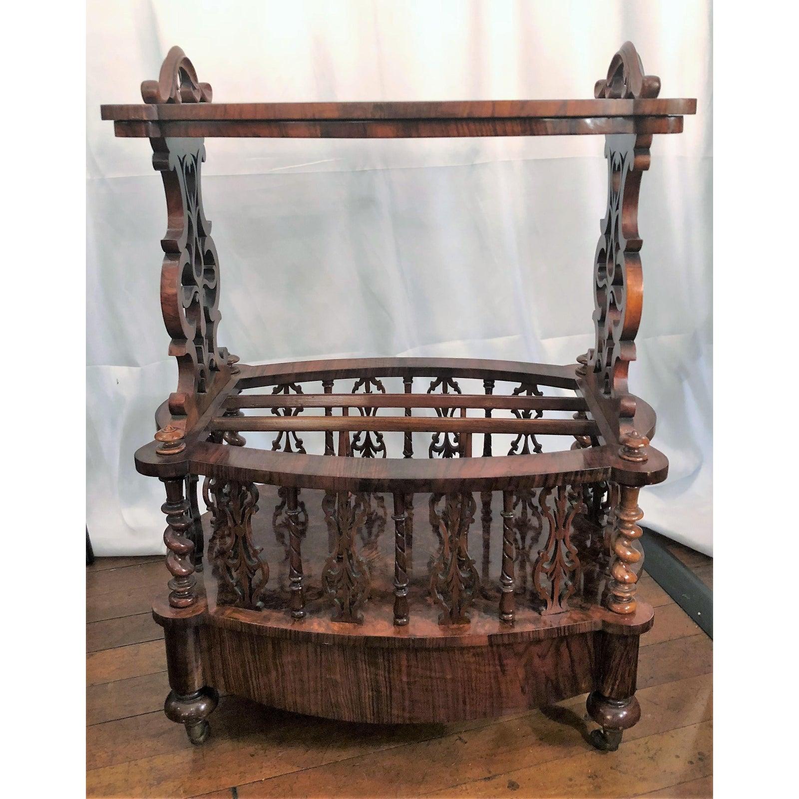 XIX secolo Antico Canterbury inglese in legno di noce sbavato in vendita