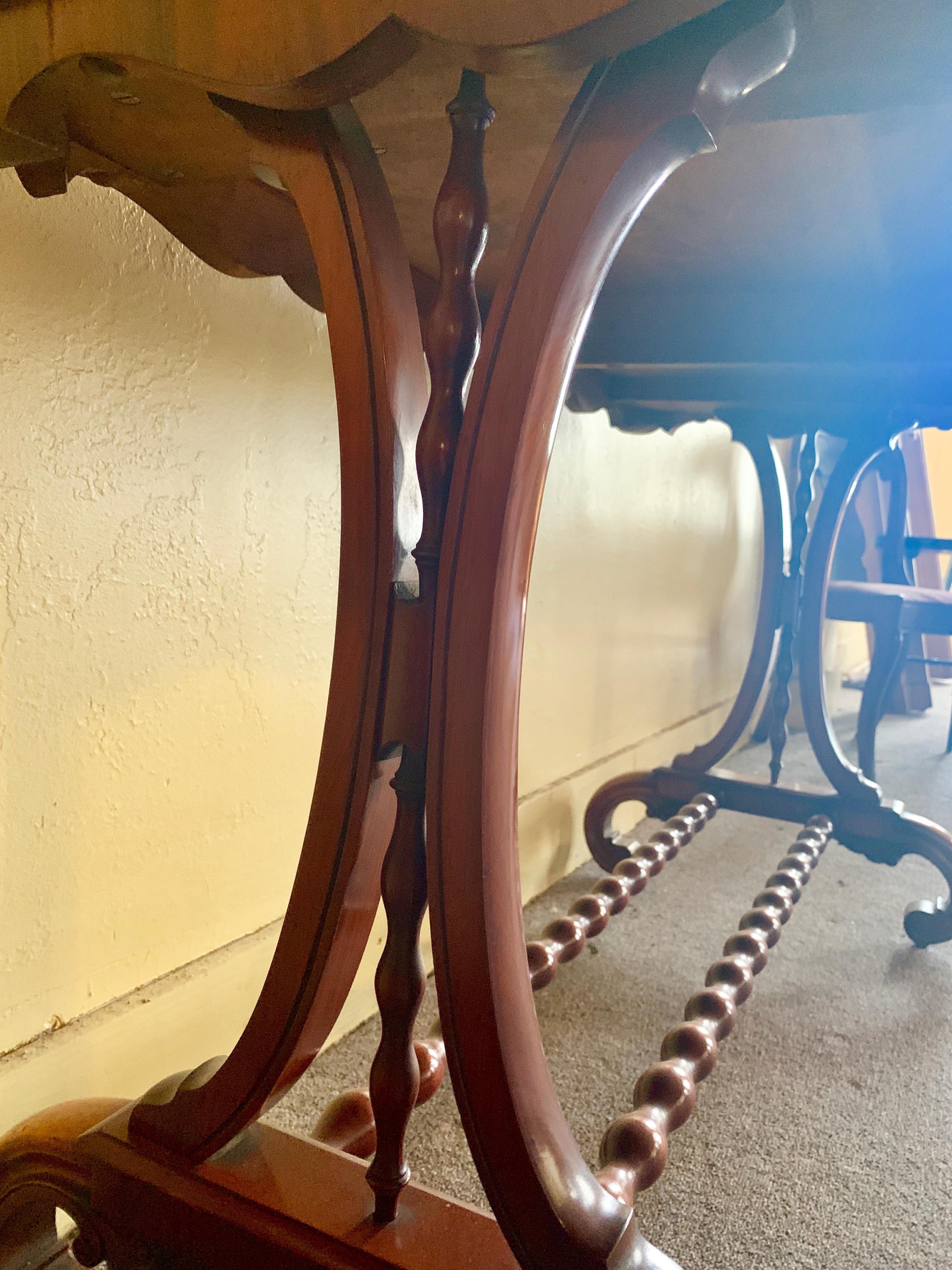 Antique English Burled Walnut Library Table In Good Condition For Sale In New Orleans, LA