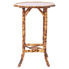 Stand anglais ancien en bambou brûlé et laque
