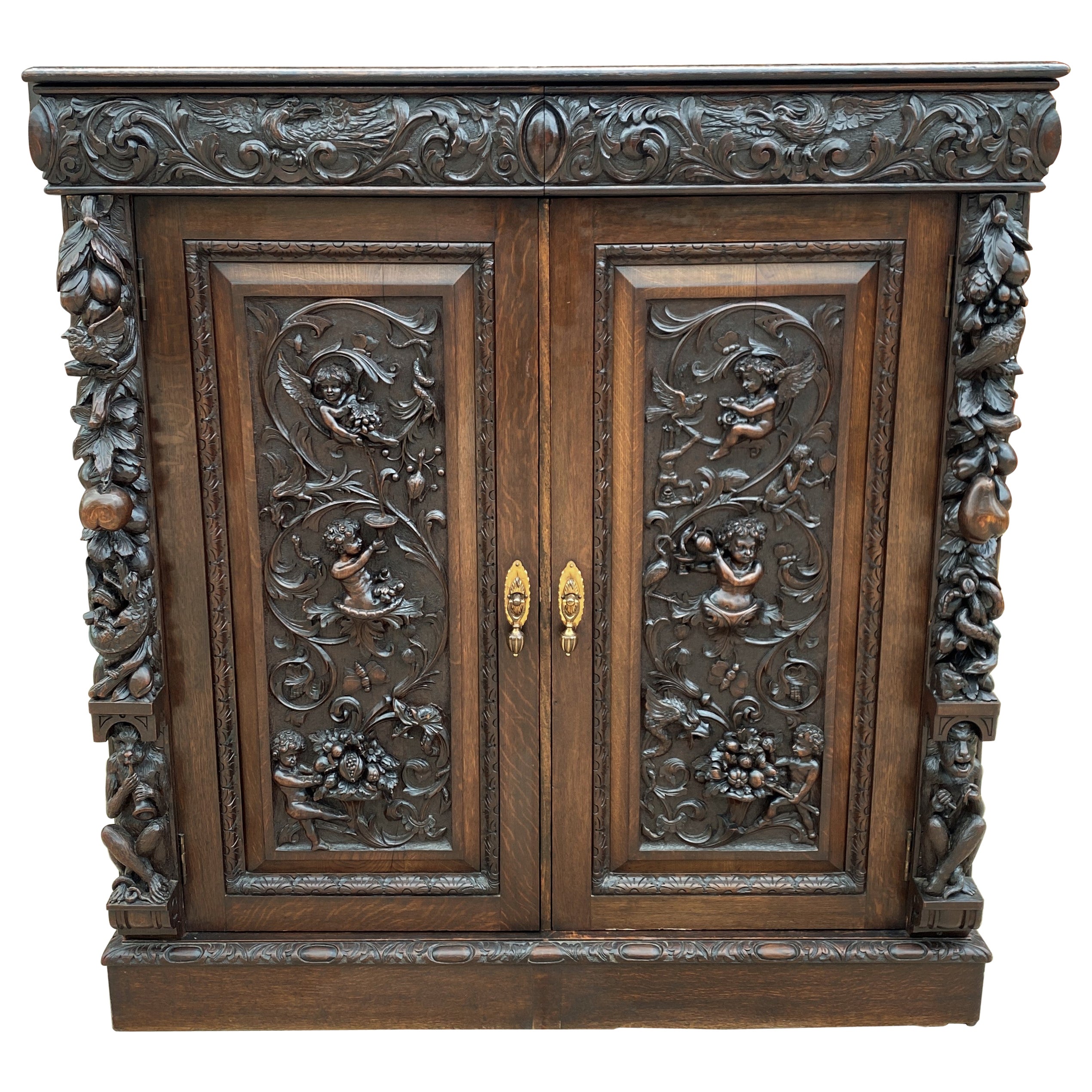 Armoire commode anglaise ancienne de style néo-gothique en chêne, rare, vers les années 1880