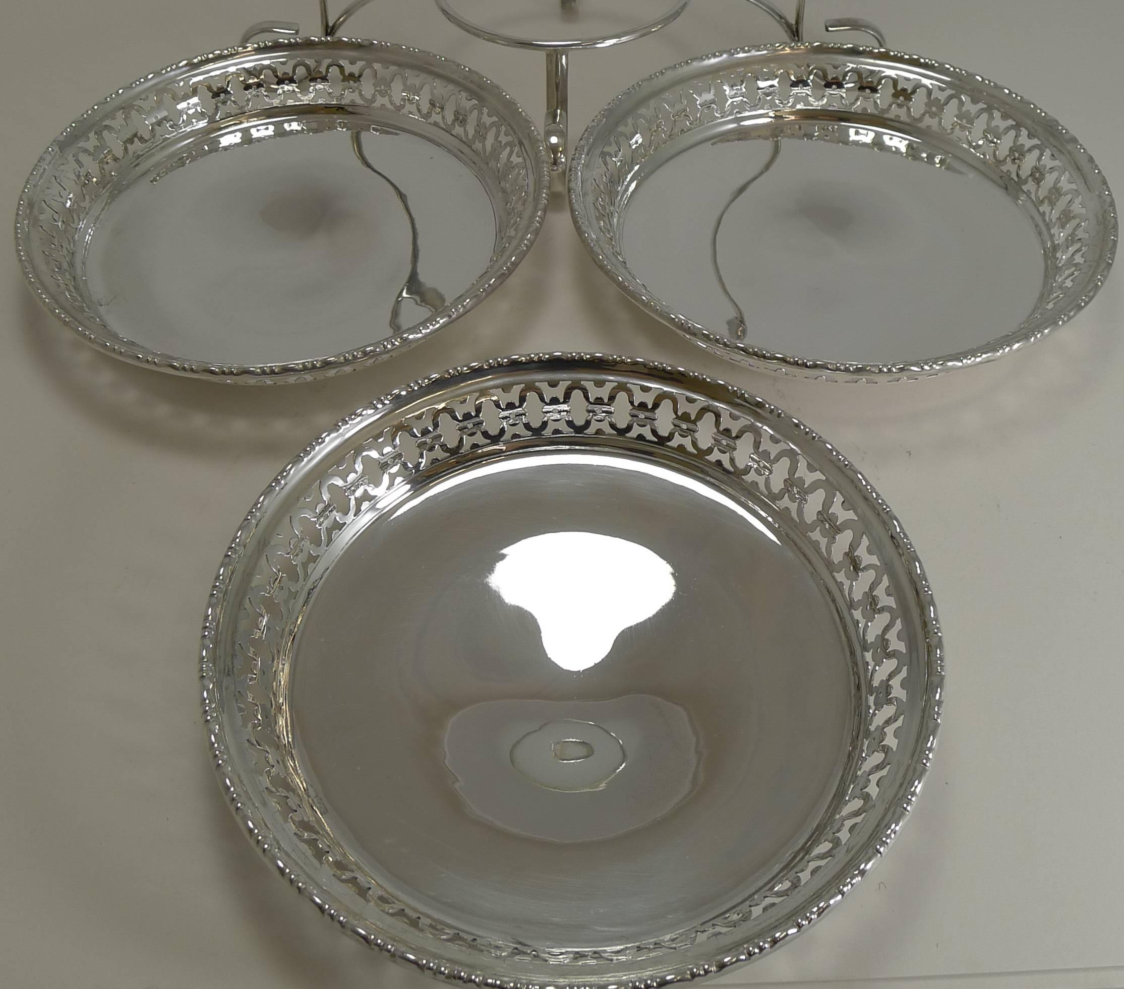 Early 20th Century Antique English Cake Stand in Silver Plate, circa 1900