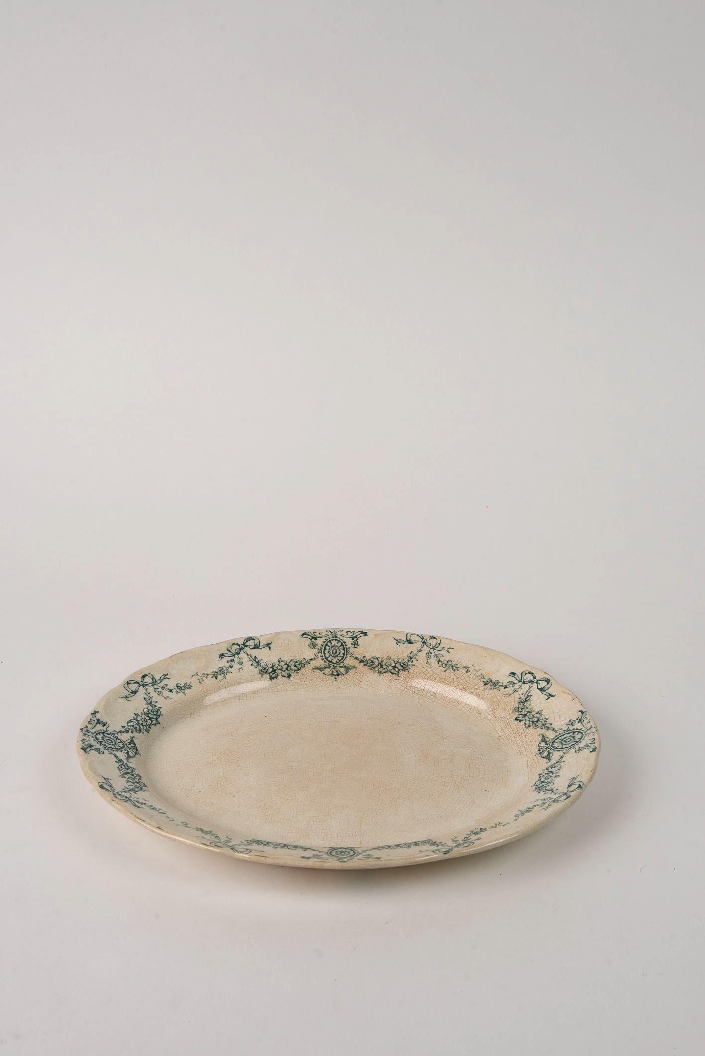 Diese antike ovale Platte ist ein schönes Beispiel für englische Transferware aus dem frühen 20. Jahrhundert und gehört zum Muster 