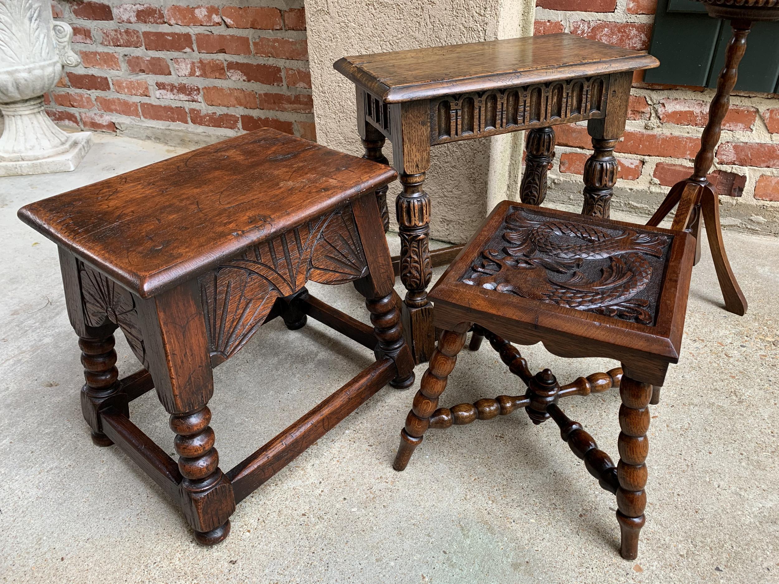 Ancienne table d'extrémité de banc ou bout de table carrée sculptée anglaise Renaissance  2