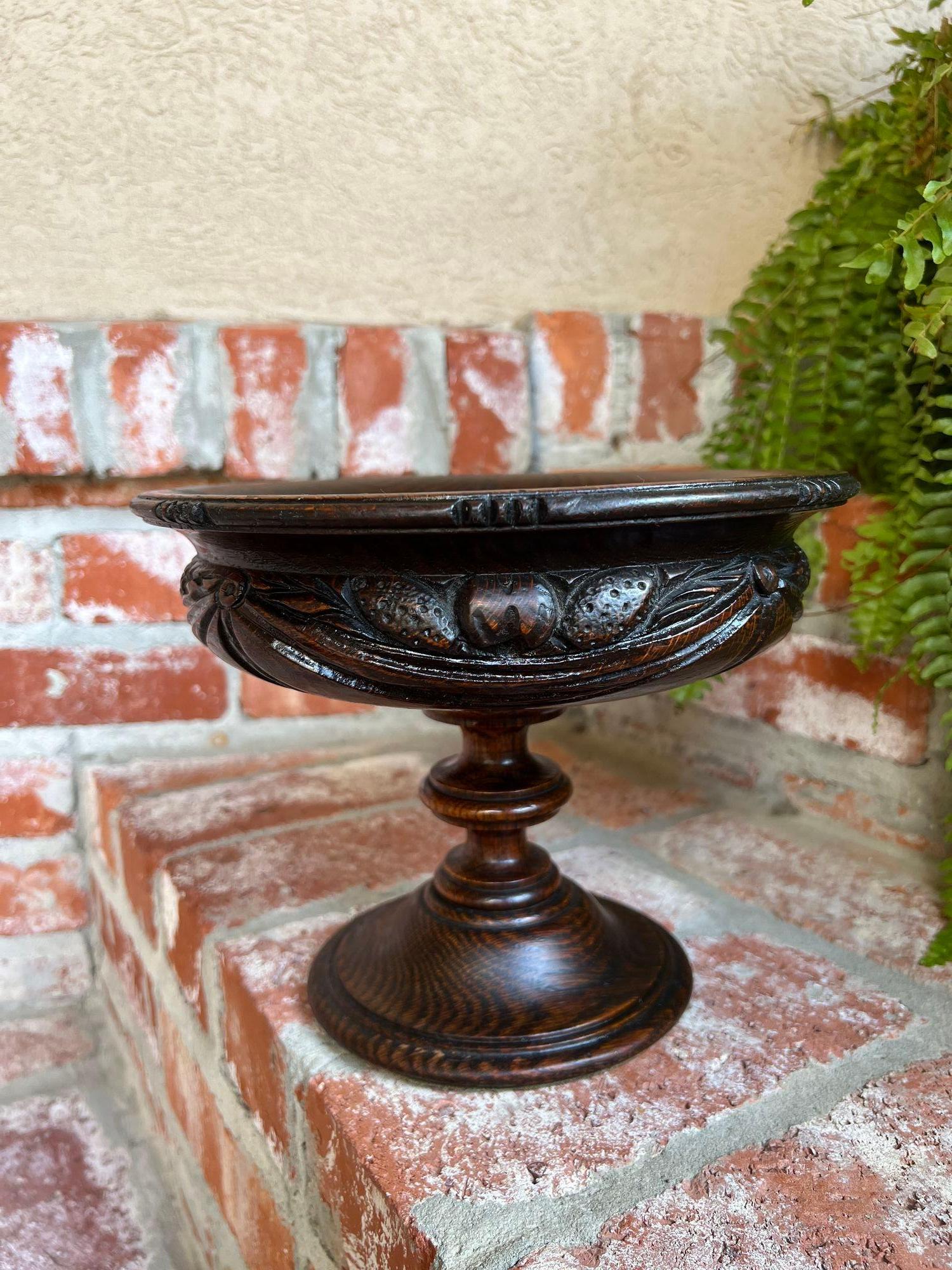 Antique English Carved Dark Oak Compote Pedestal Bowl Floral Dessert Stand In Good Condition For Sale In Shreveport, LA