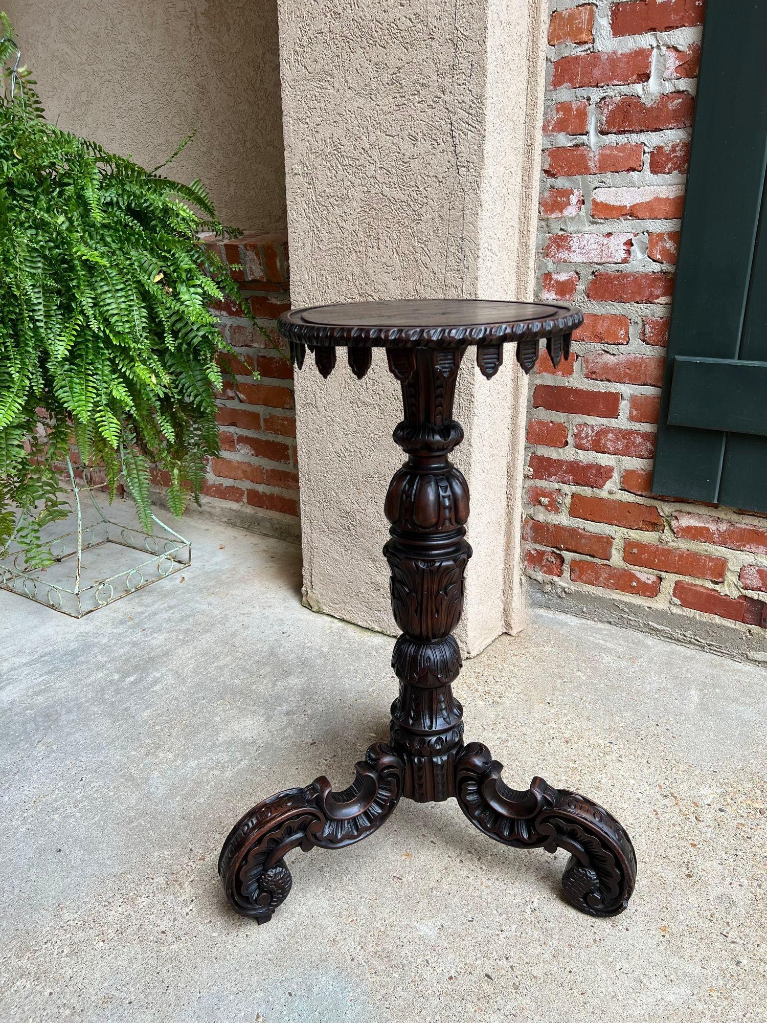 Antique English Carved Display Pedestal Stand Jardiniere Plant Bronze.

Direct from England, highly carved throughout, excellent for a plant stand or displaying your prized bronze statue, or majolica jardiniere, or whatever treasure you wish to