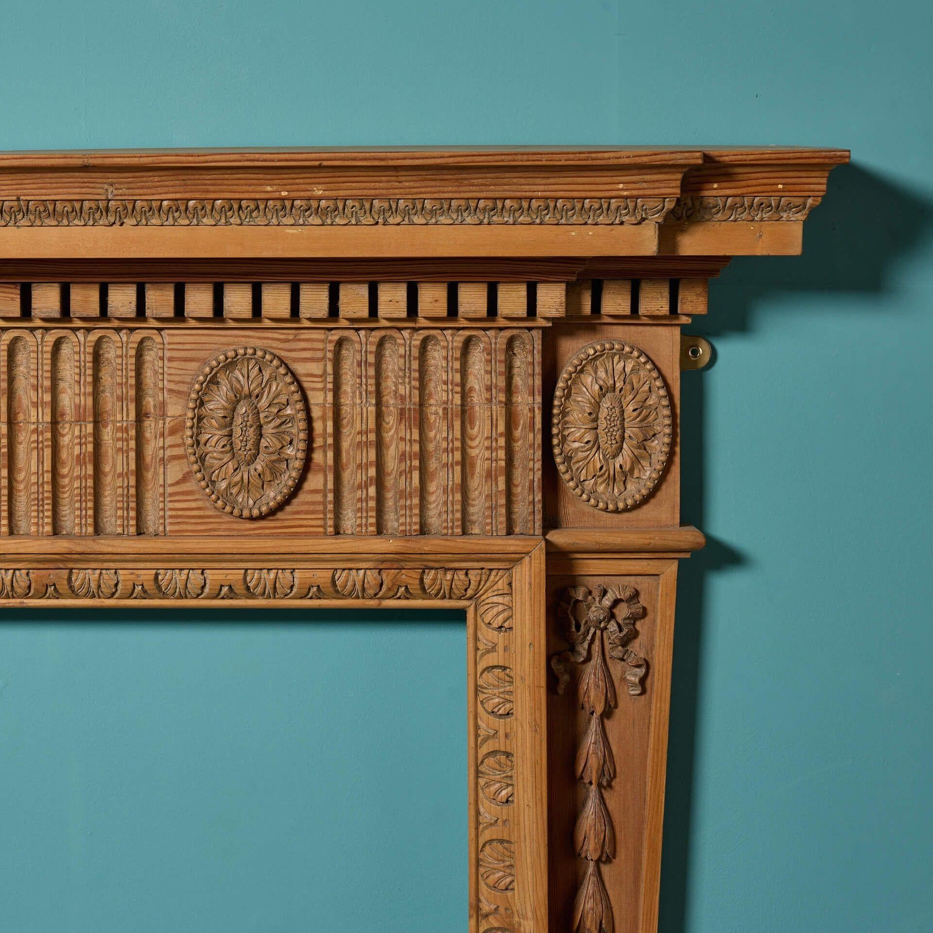 Antike englische geschnitzt hölzernen Kamin Mantel (Georgian) im Angebot