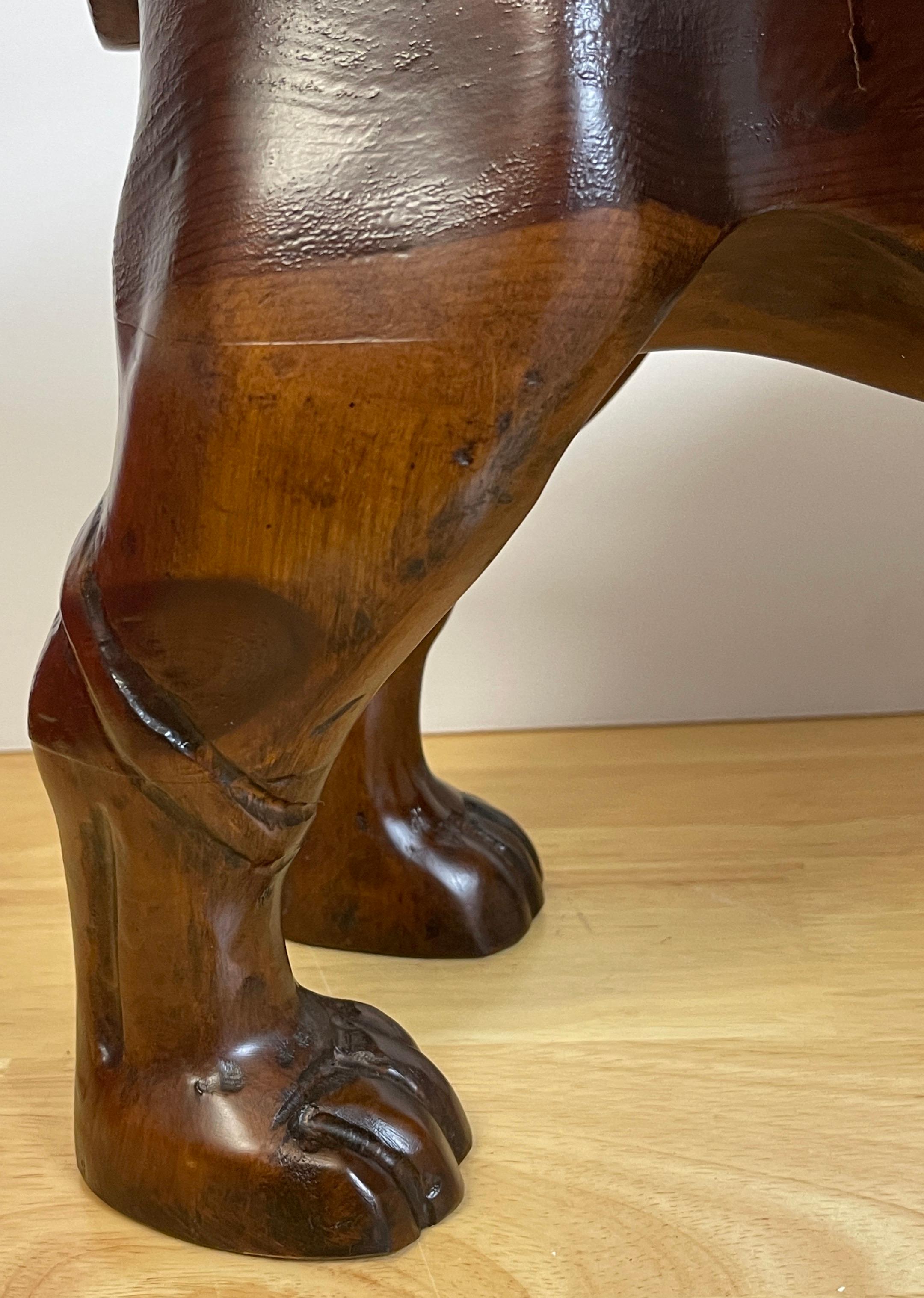Acier Ancien chien de taureau anglais sculpté en bois dur avec col en acier taillé  en vente