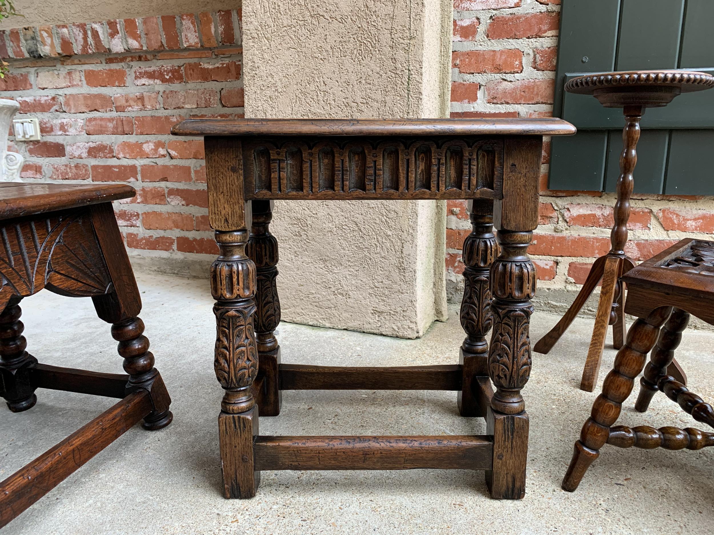 Antique English Carved Oak Bench Stool End Table Jacobean Joint Style In Good Condition In Shreveport, LA