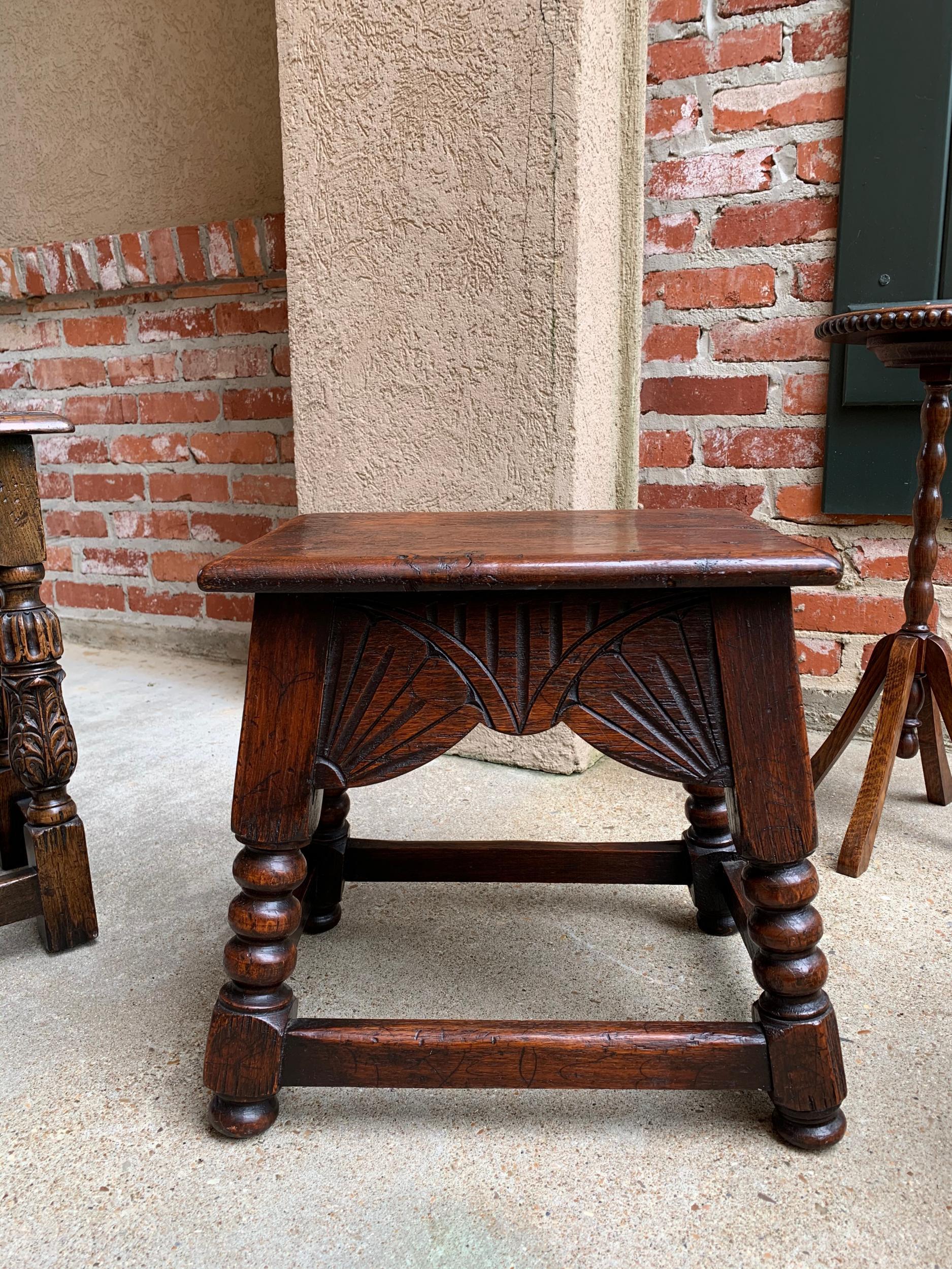 Antique English Carved Oak Bench Stool End Table Jacobean Joint Style Stand In Good Condition In Shreveport, LA