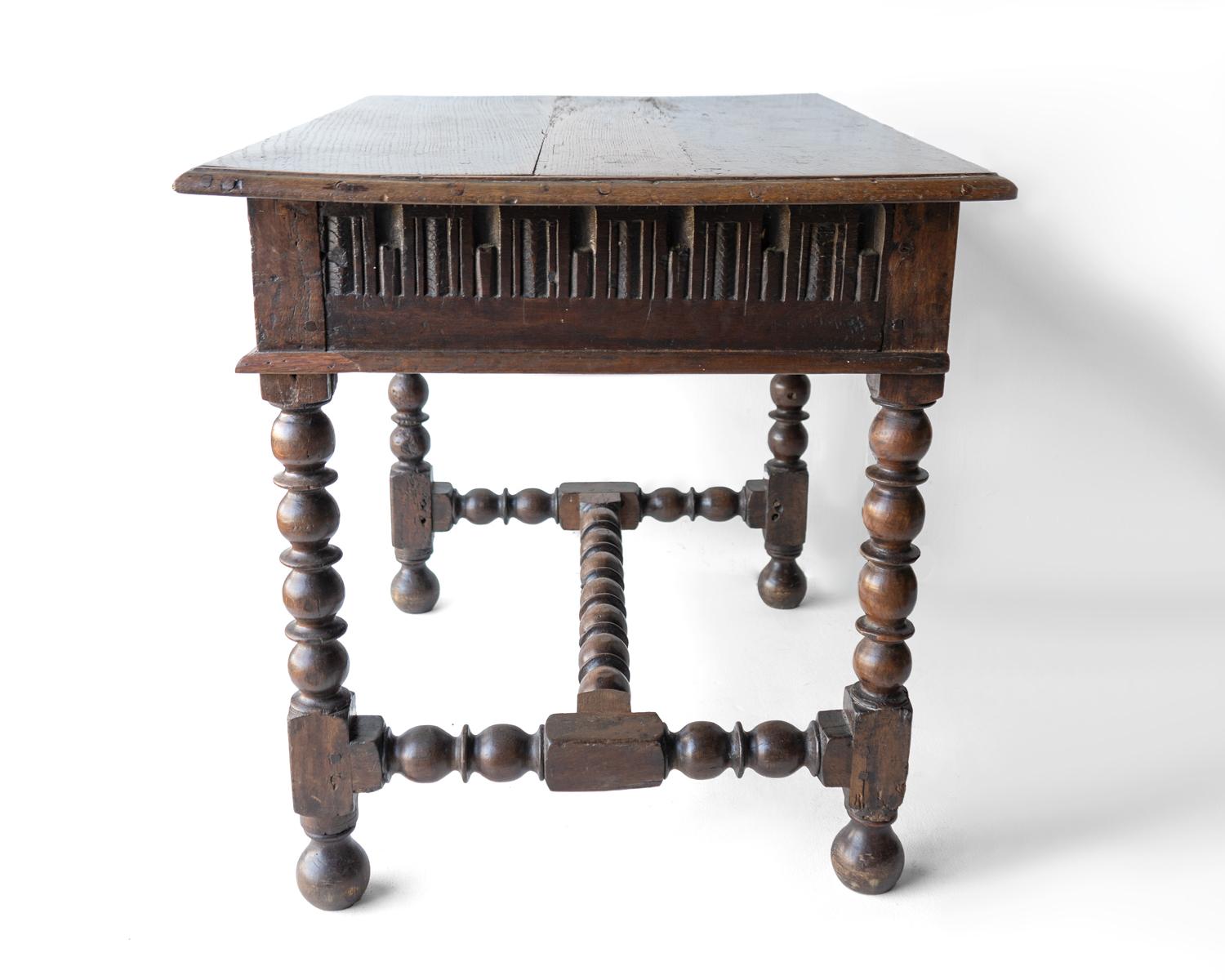 Antique English Carved Oak Bobbin Turned Side Table, 18th Century For Sale 7