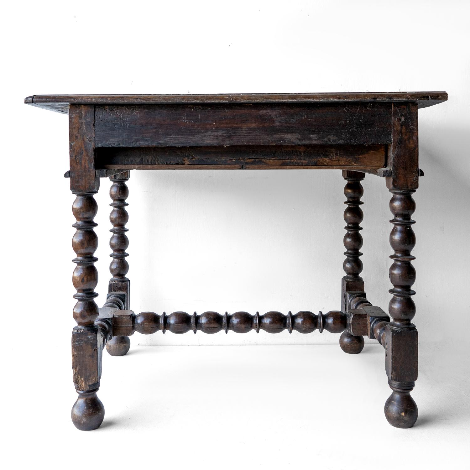 Antique English Carved Oak Bobbin Turned Side Table, 18th Century For Sale 10