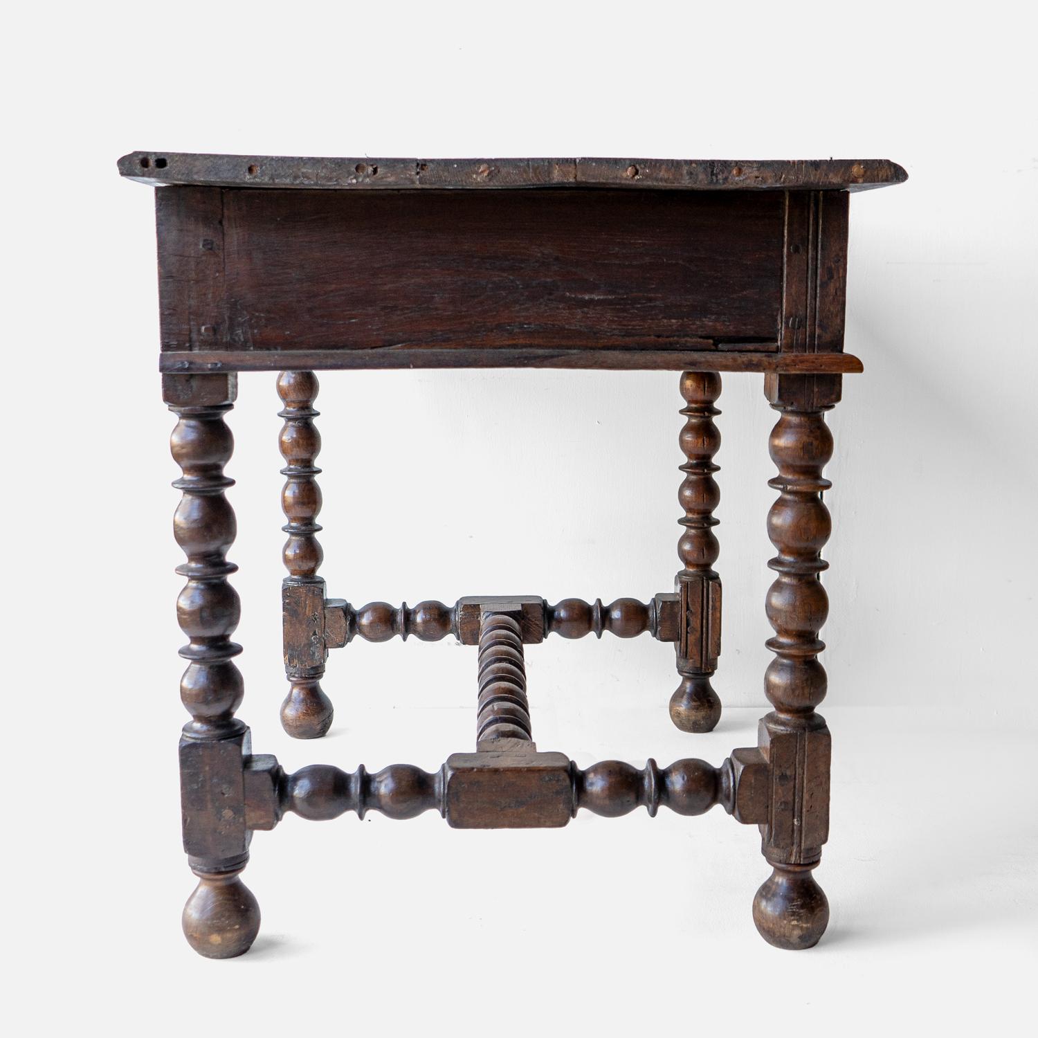 Antique English Carved Oak Bobbin Turned Side Table, 18th Century 11