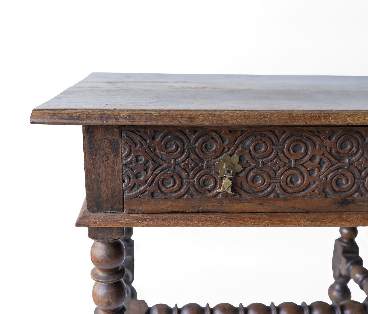Antique English Carved Oak Bobbin Turned Side Table, 18th Century For Sale 1