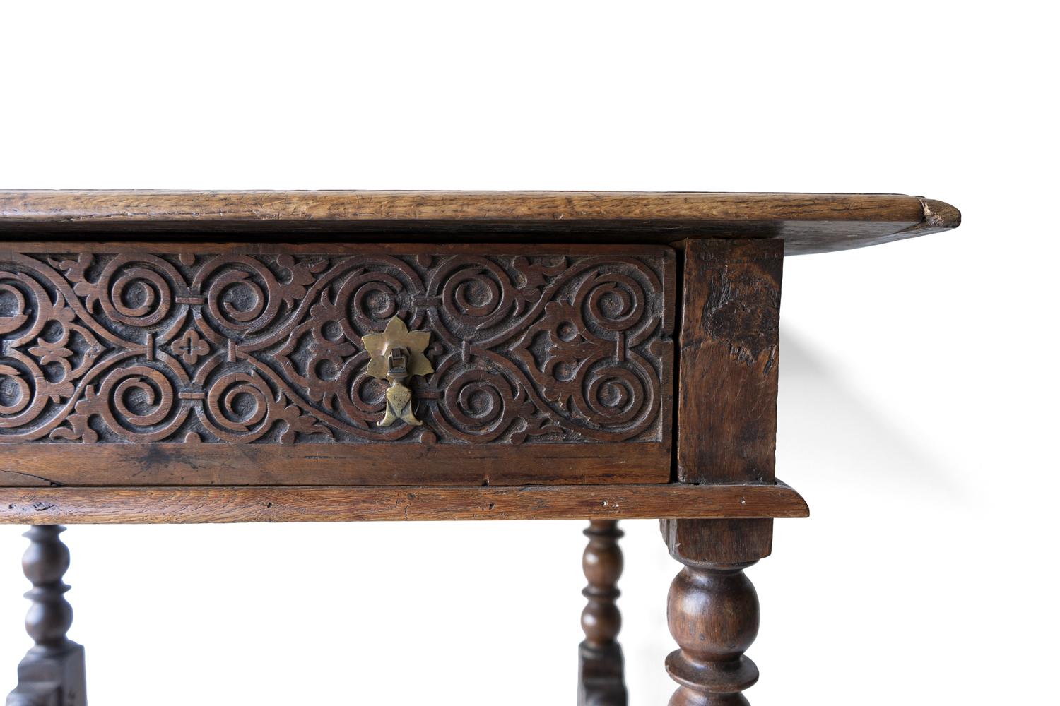 Antique English Carved Oak Bobbin Turned Side Table, 18th Century For Sale 2