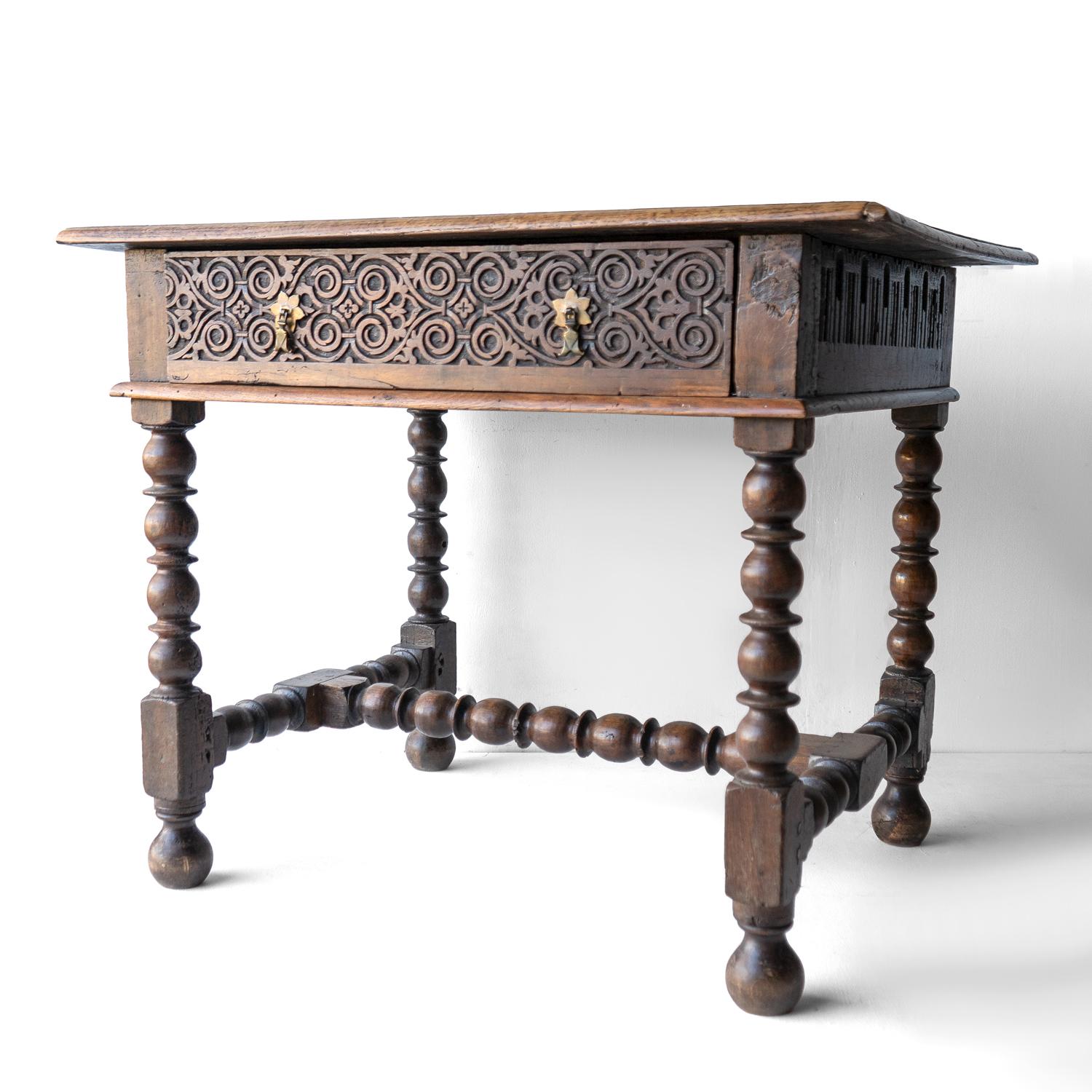 Antique English Carved Oak Bobbin Turned Side Table, 18th Century For Sale 4
