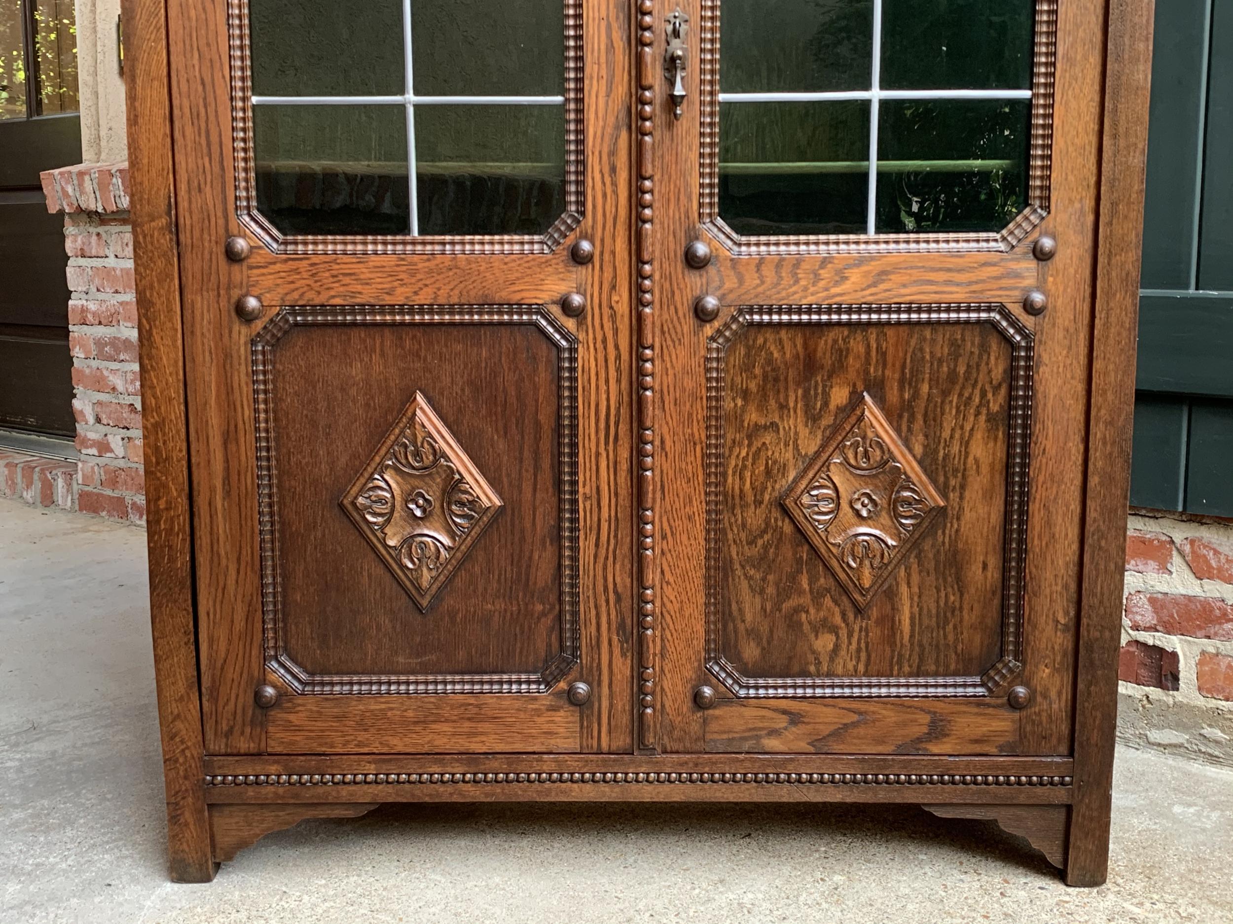 English Carved Oak Bookcase Green Leaded Glass Jacobean Style, 20th Century In Fair Condition In Shreveport, LA