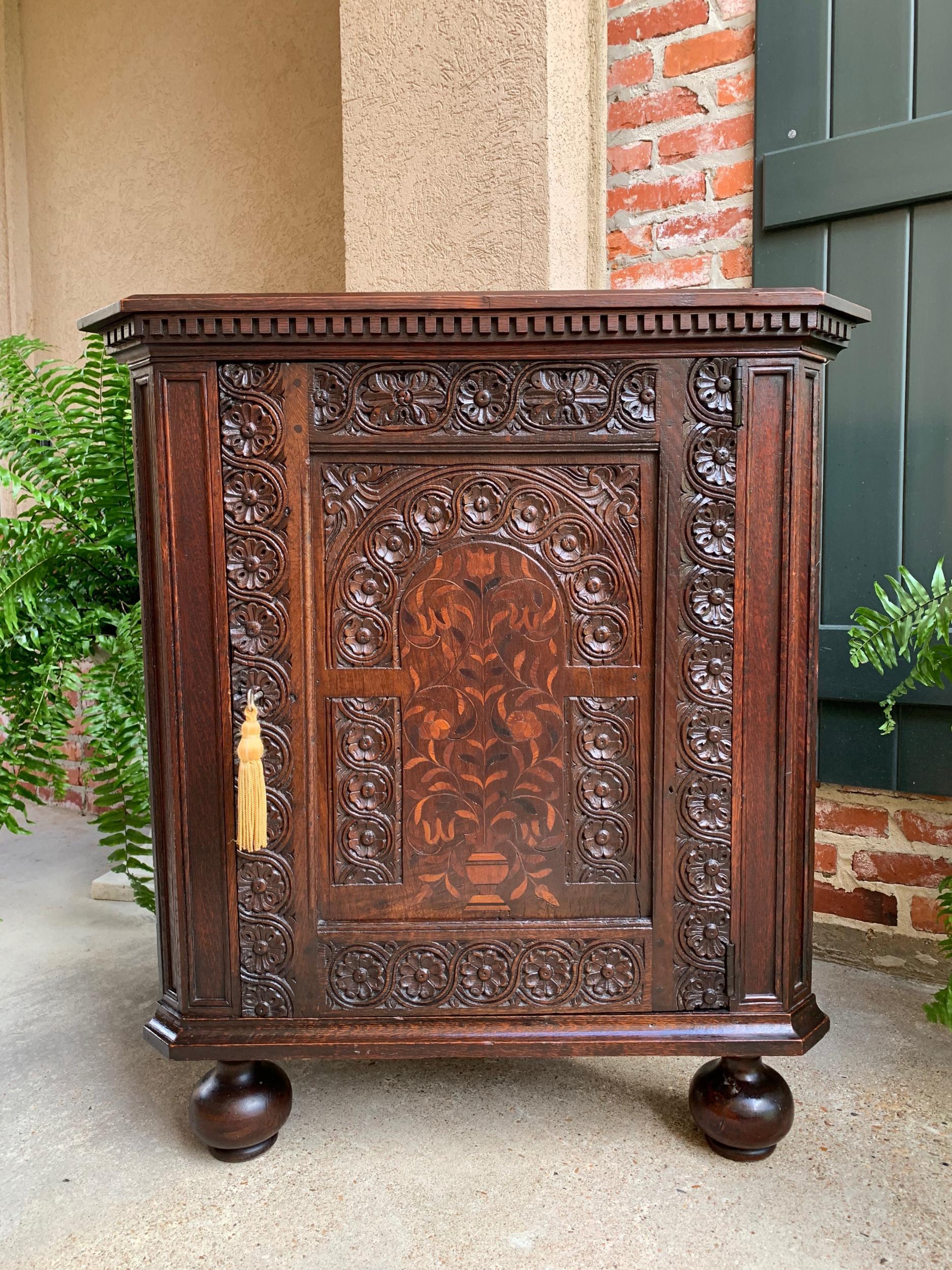 Antique English Carved Oak Corner Cabinet Marquetry Side Table 19th Century For Sale 7