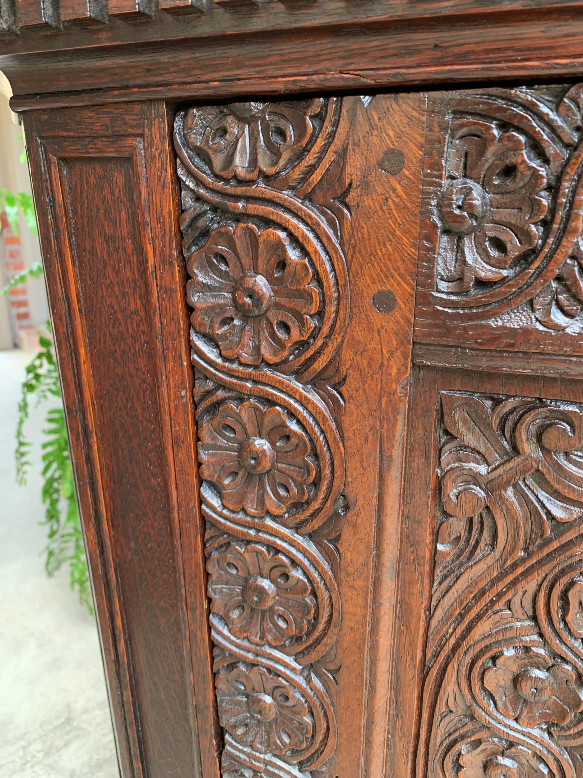 Antique English Carved Oak Corner Cabinet Marquetry Side Table 19th Century For Sale 10