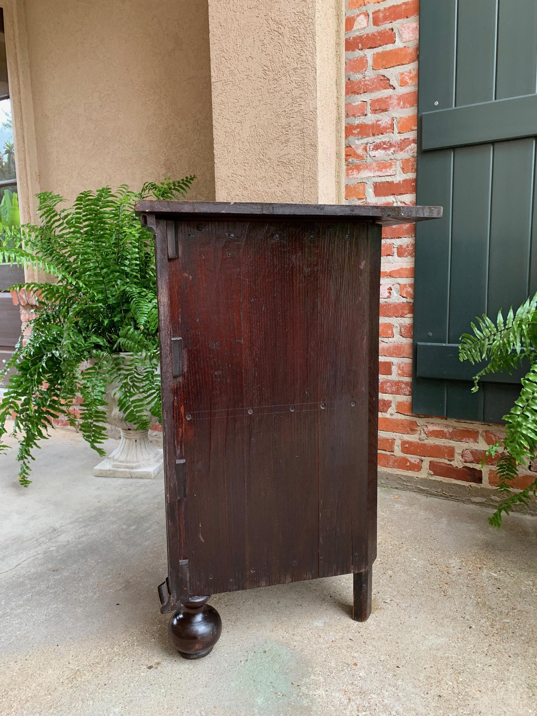 Antique English Carved Oak Corner Cabinet Marquetry Side Table 19th Century For Sale 14