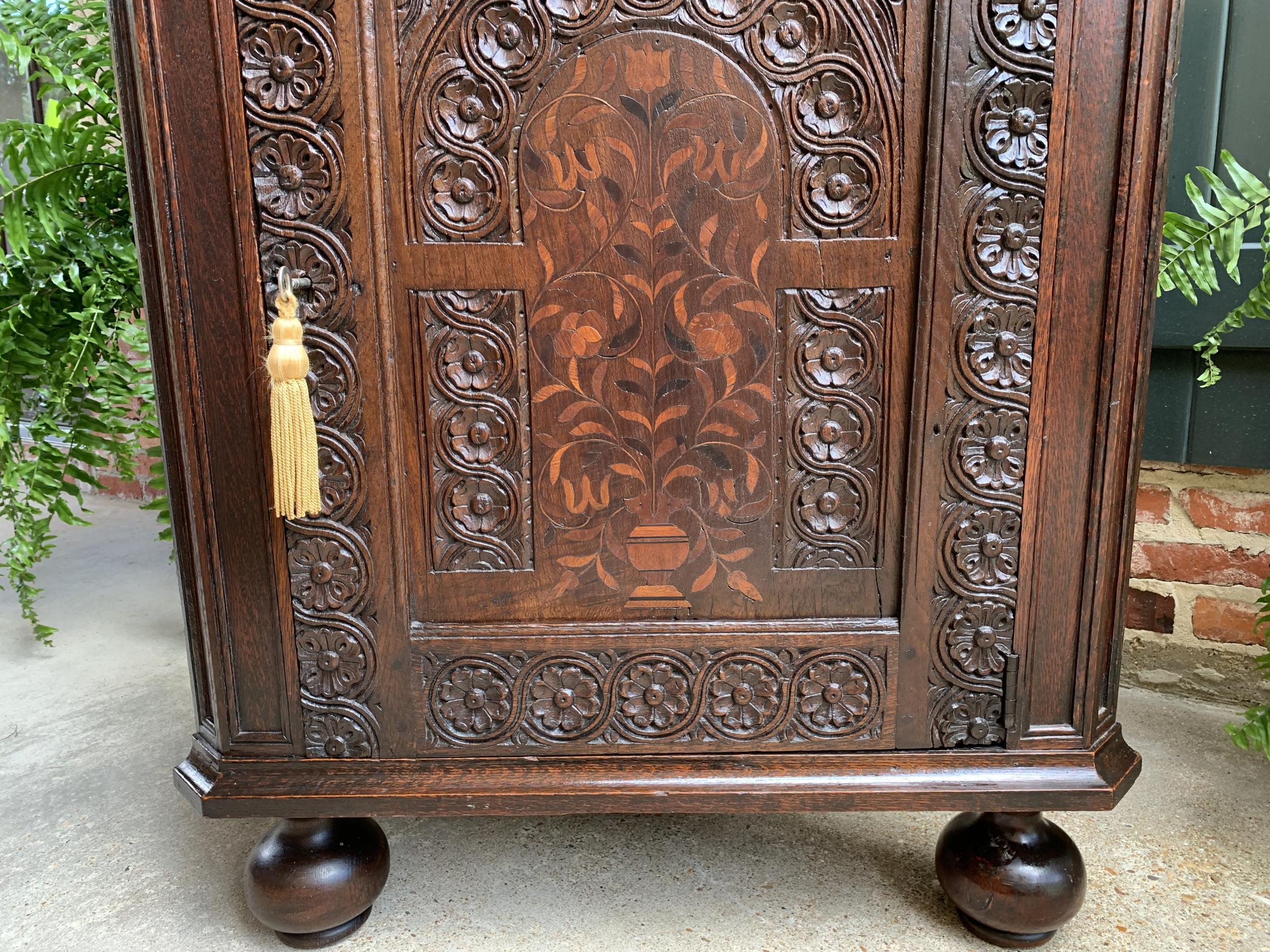Antique English Carved Oak Corner Cabinet Marquetry Side Table 19th Century In Good Condition For Sale In Shreveport, LA