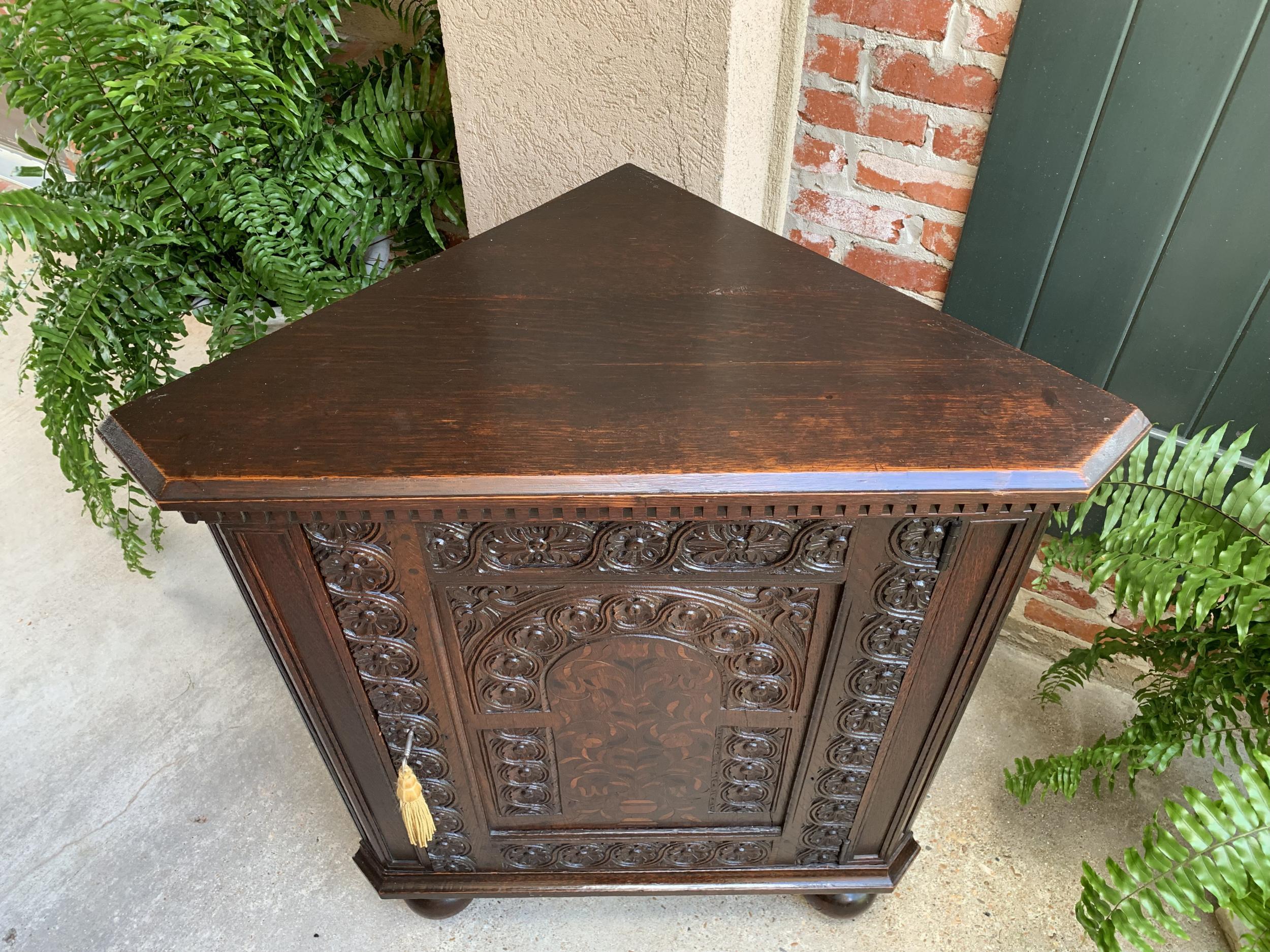 Antique English Carved Oak Corner Cabinet Marquetry Side Table 19th Century For Sale 1