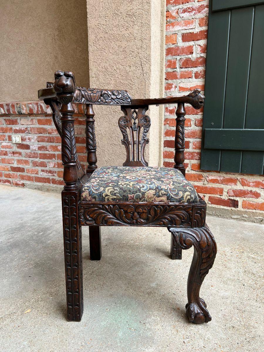 Antiquité anglaise Chaise d'angle en Oak Oak sculpté Renaissance Arm Arm Throne Chair Upholstery Bon état - En vente à Shreveport, LA