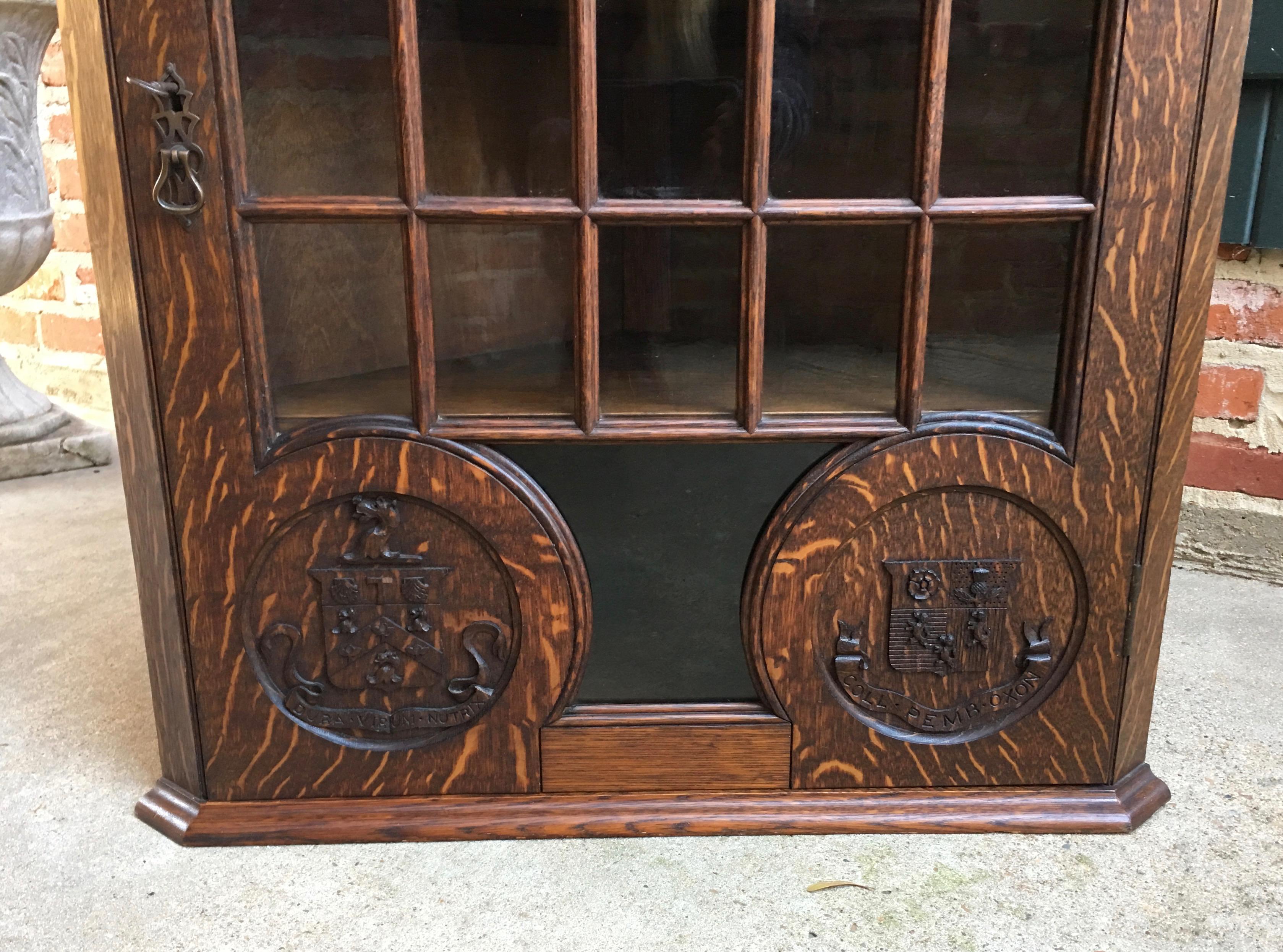Antique English Carved Oak Corner Wall Cabinet Oxford Latin Coat of Arms British In Good Condition In Shreveport, LA