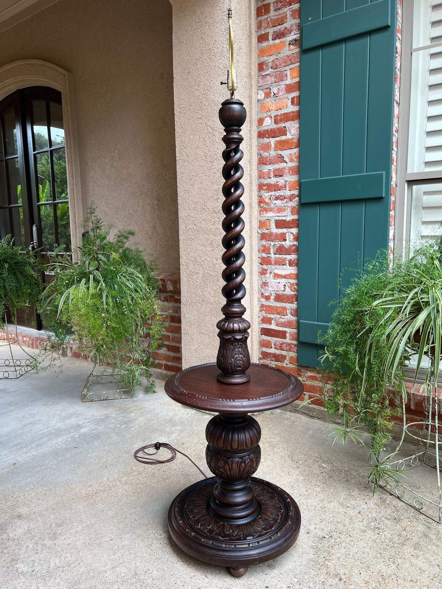Antica lampada da terra inglese intagliata in Oak OPEN Barley Twist con tavolino rotondo c1920 5