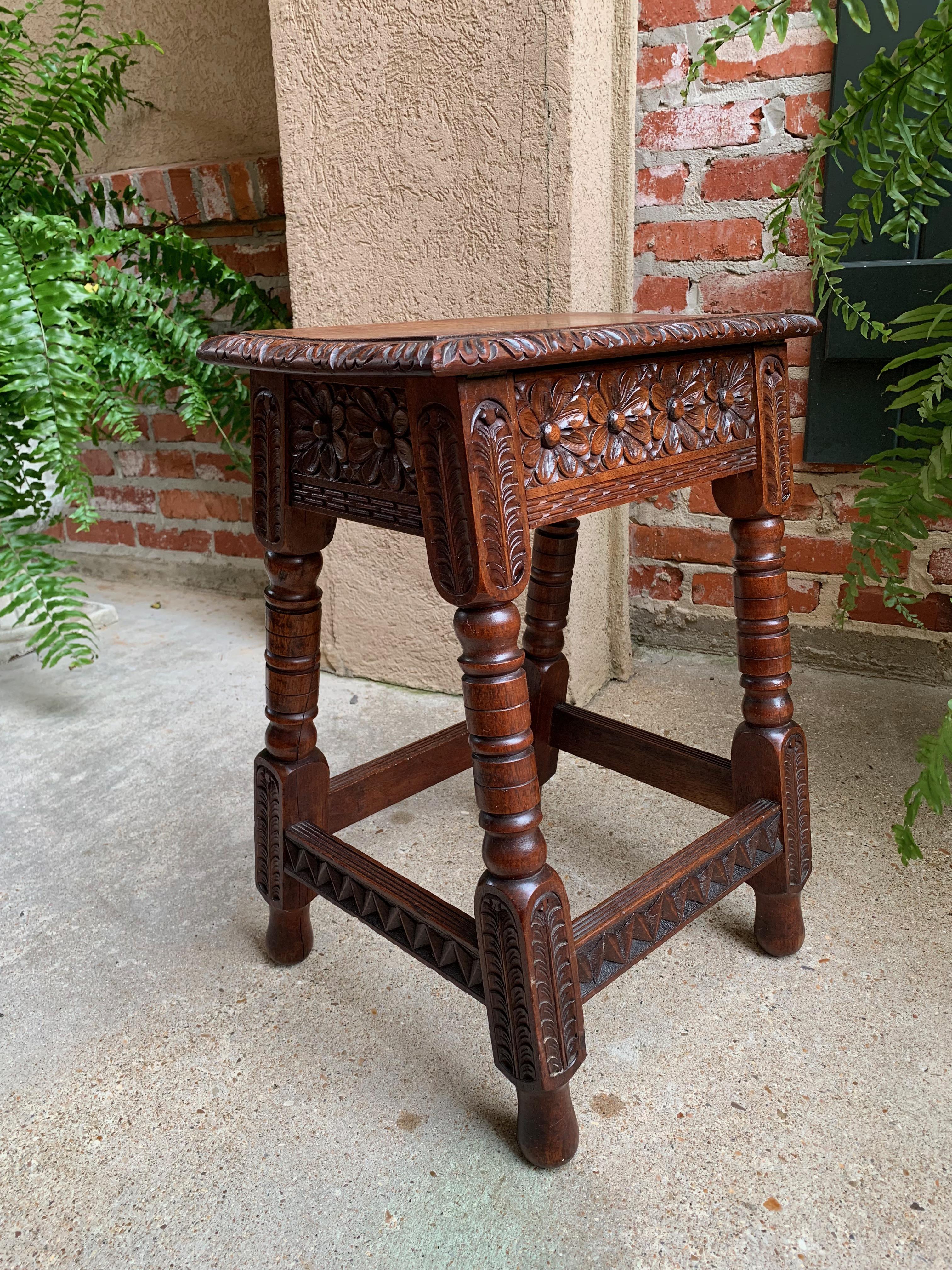Antique English carved oak joint stool bench table lift top splayed leg c1900

~Direct from England~
~Lovely antique English oak bench or stool.~
~Carved, beveled edge top above the amazing, carved floral apron, carved to all sides, with carved