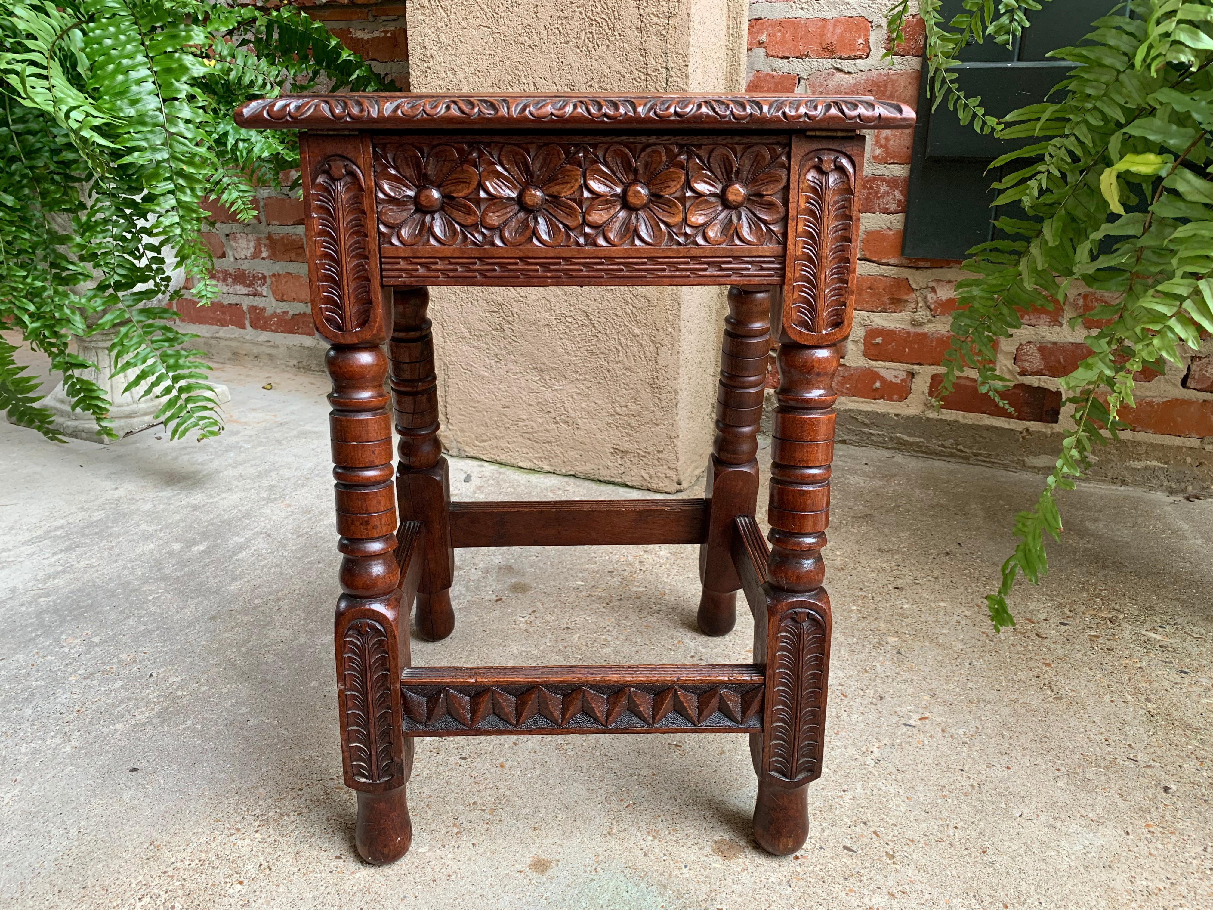 Antique English Carved Oak Joint Stool Bench Table Lift Top Splayed Leg c1900 In Good Condition In Shreveport, LA