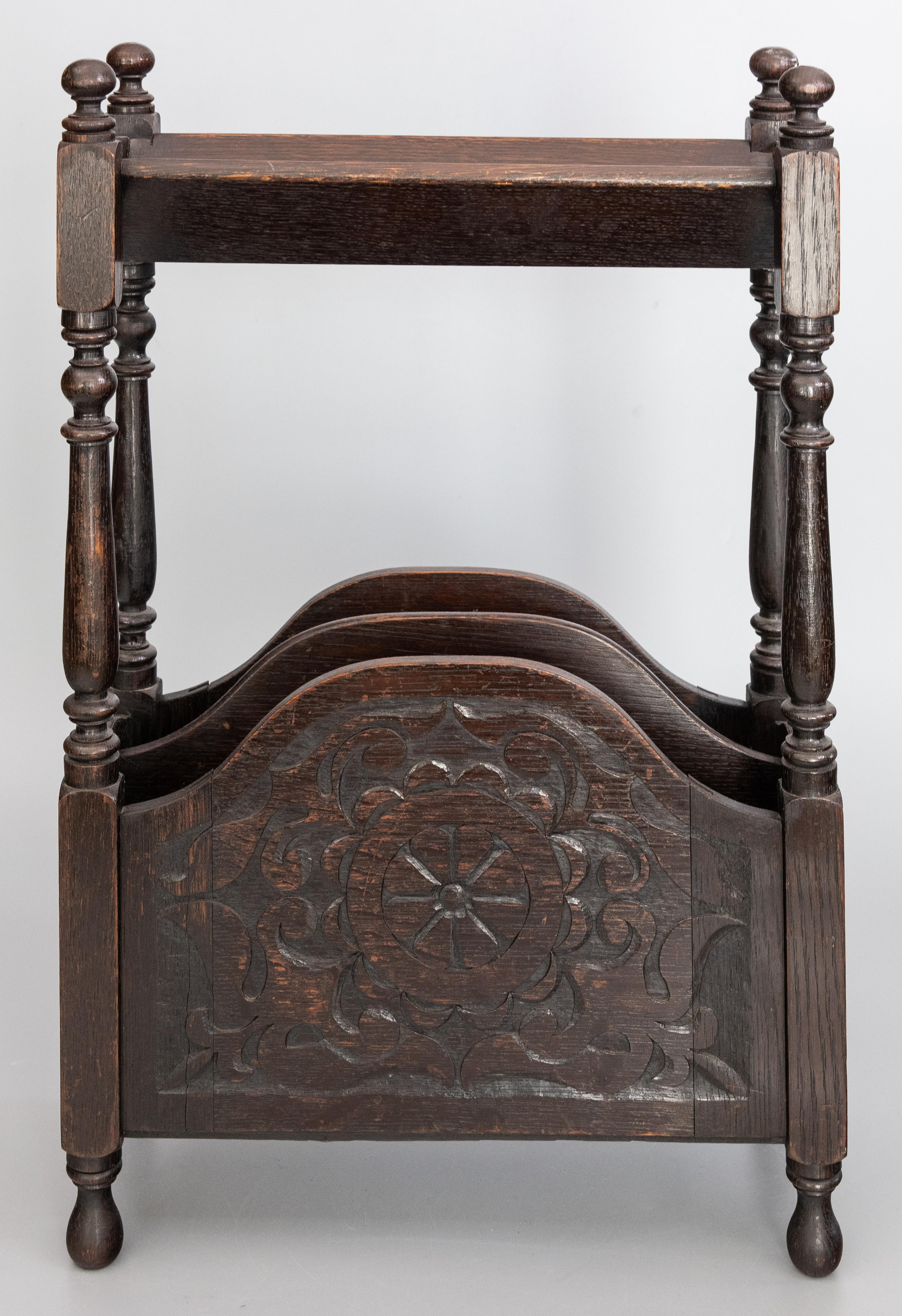 Antique English Carved Oak Library Book Trough and Magazine Rack Stand, c. 1910 In Good Condition For Sale In Pearland, TX