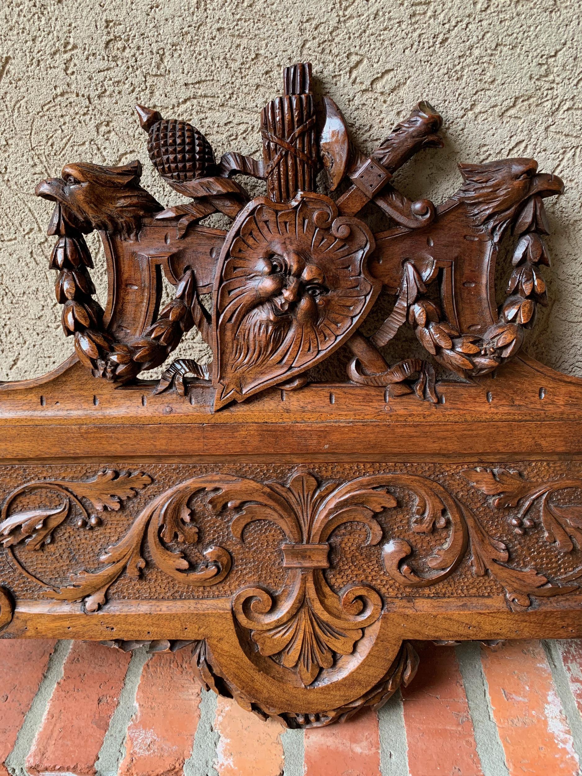 Antique English Carved Oak Wall Hanging Remnant Eagle Coat of Arms 19th C In Good Condition In Shreveport, LA