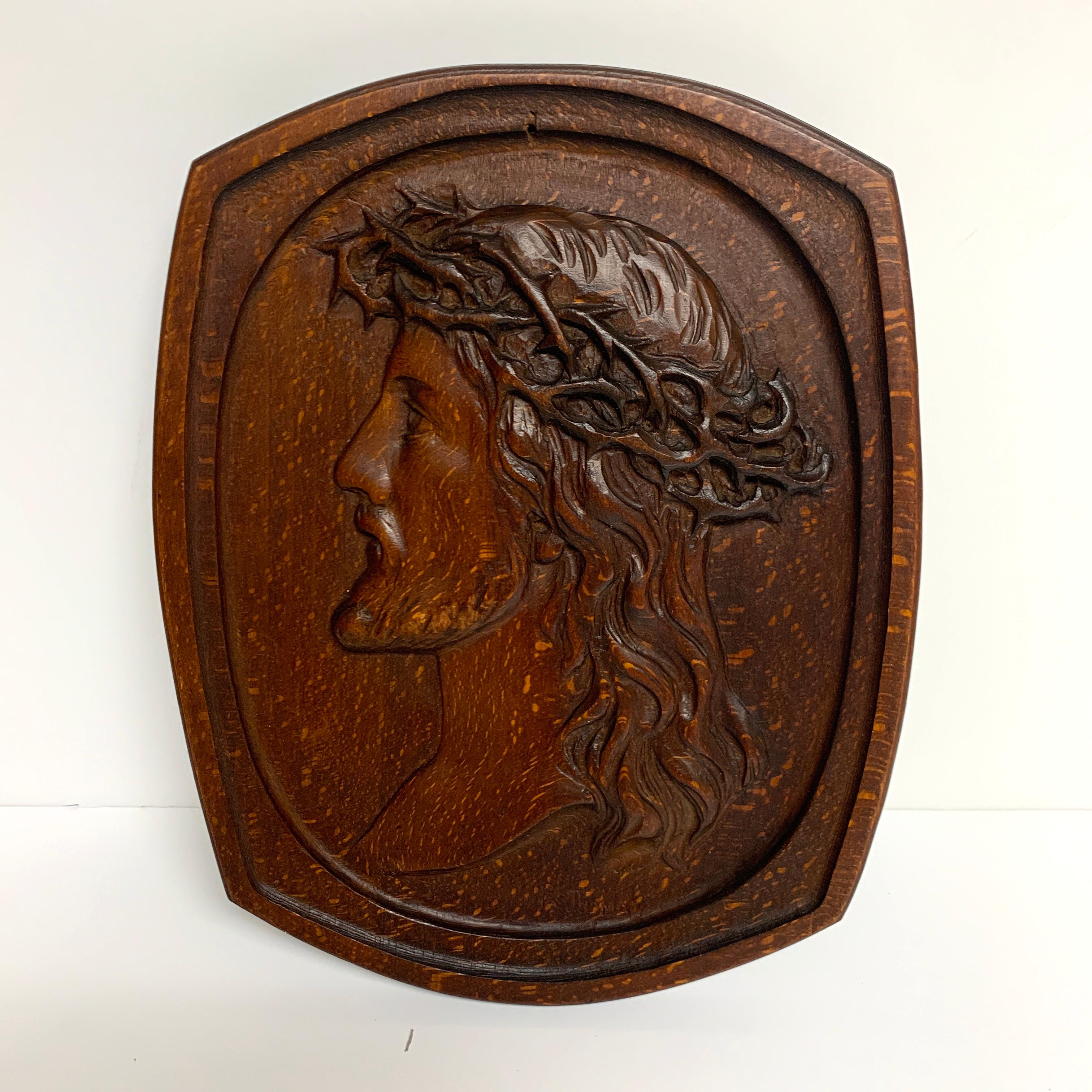 Antique English carved pollard oak plaque of Jesus with the crown of thorns
Beautifully carved profile, signed lower right 