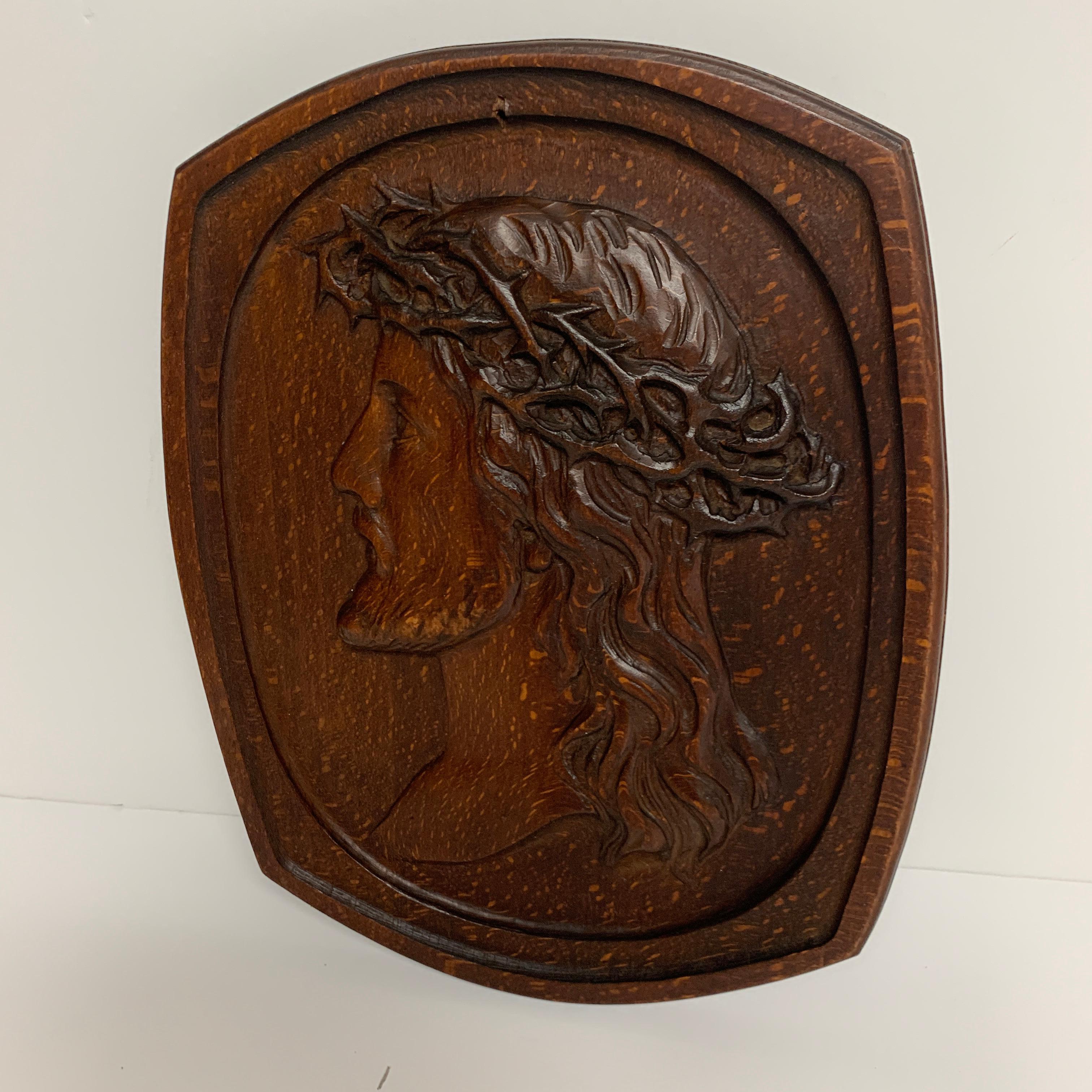 Antique English Carved Pollard Oak Plaque of Jesus with the Crown of Thorns In Good Condition In West Palm Beach, FL