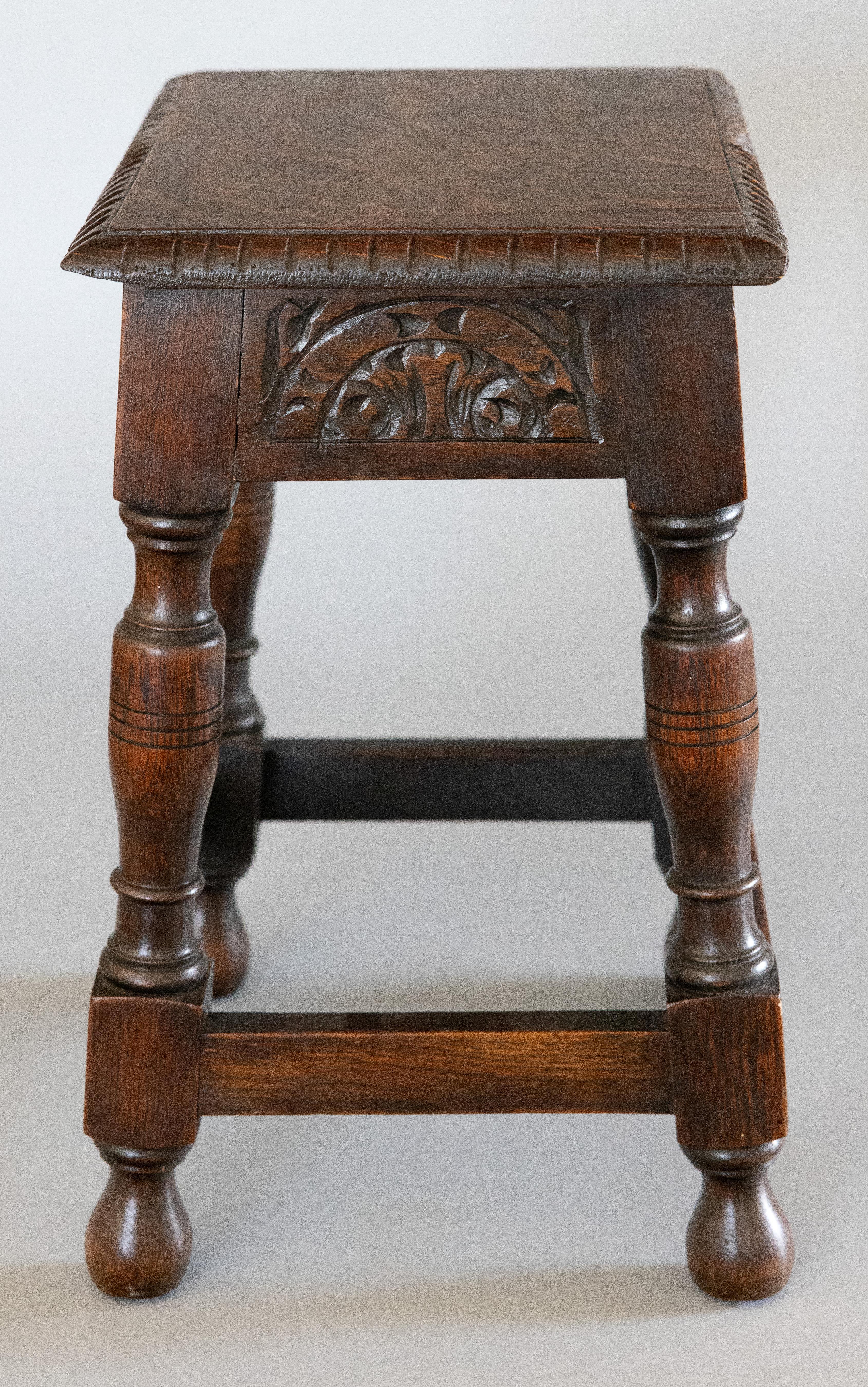 Antique English Carved Tiger Oak Joint Stool Side Table In Good Condition For Sale In Pearland, TX