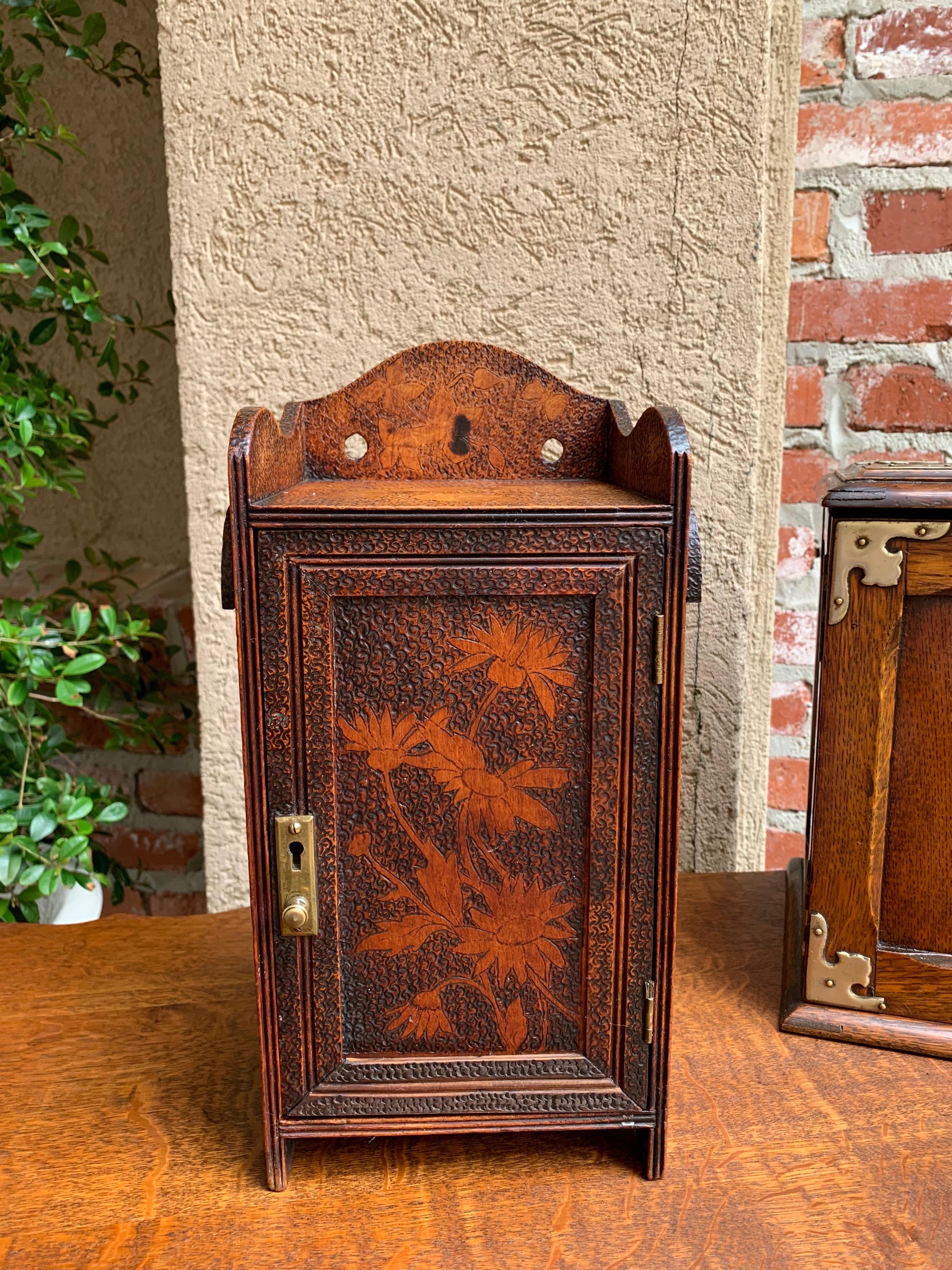 Antique English Carved Wood Pyrography Pipe Smoke Cabinet Game Box Humidor In Good Condition In Shreveport, LA