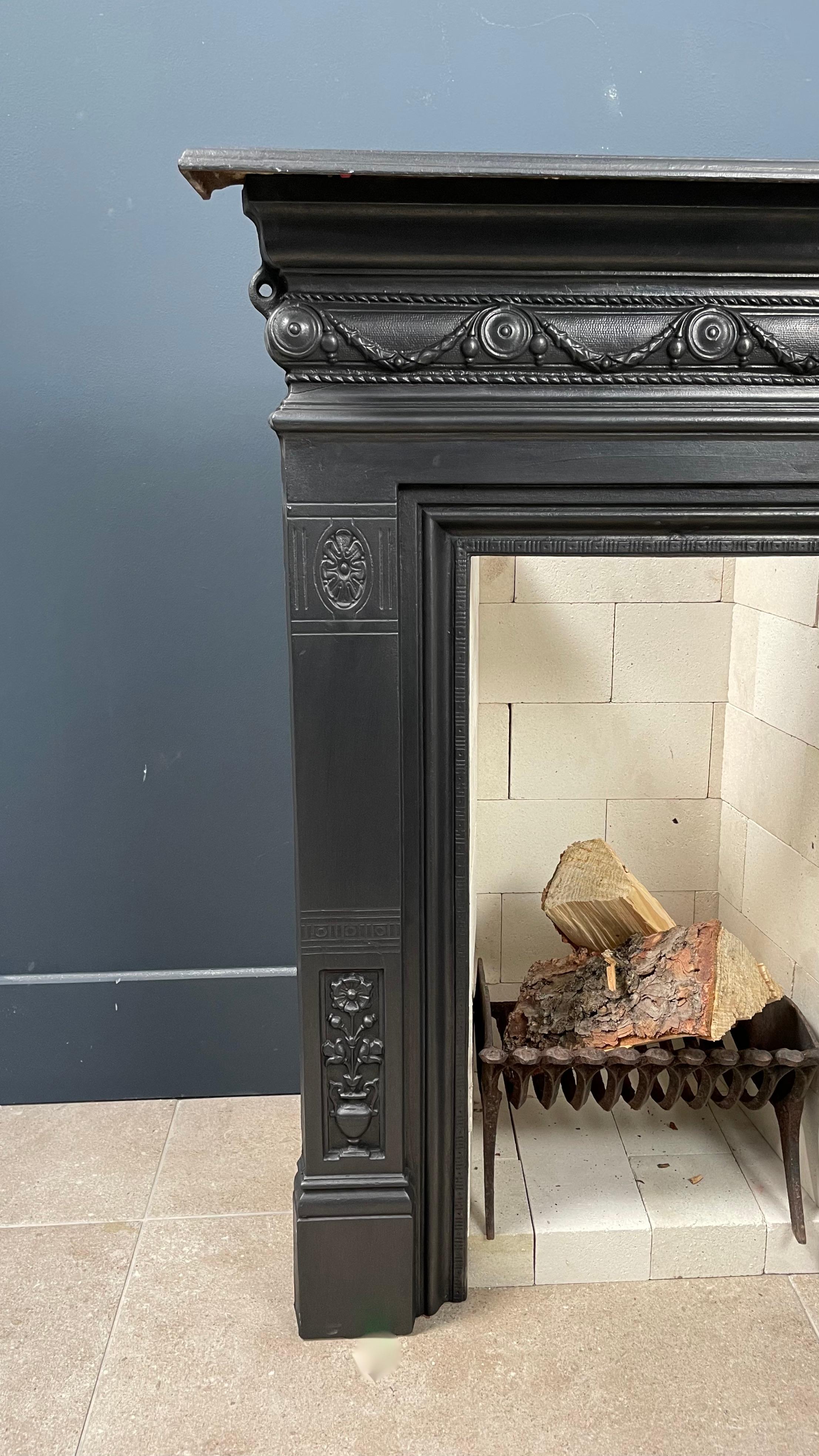 A beautiful antique English cast iron fireplace. This cast iron fireplace can be placed in front of an existing fireplace or can be placed separately. This cast iron fireplace is supplied including white refractory bricks (see photos). The cast iron