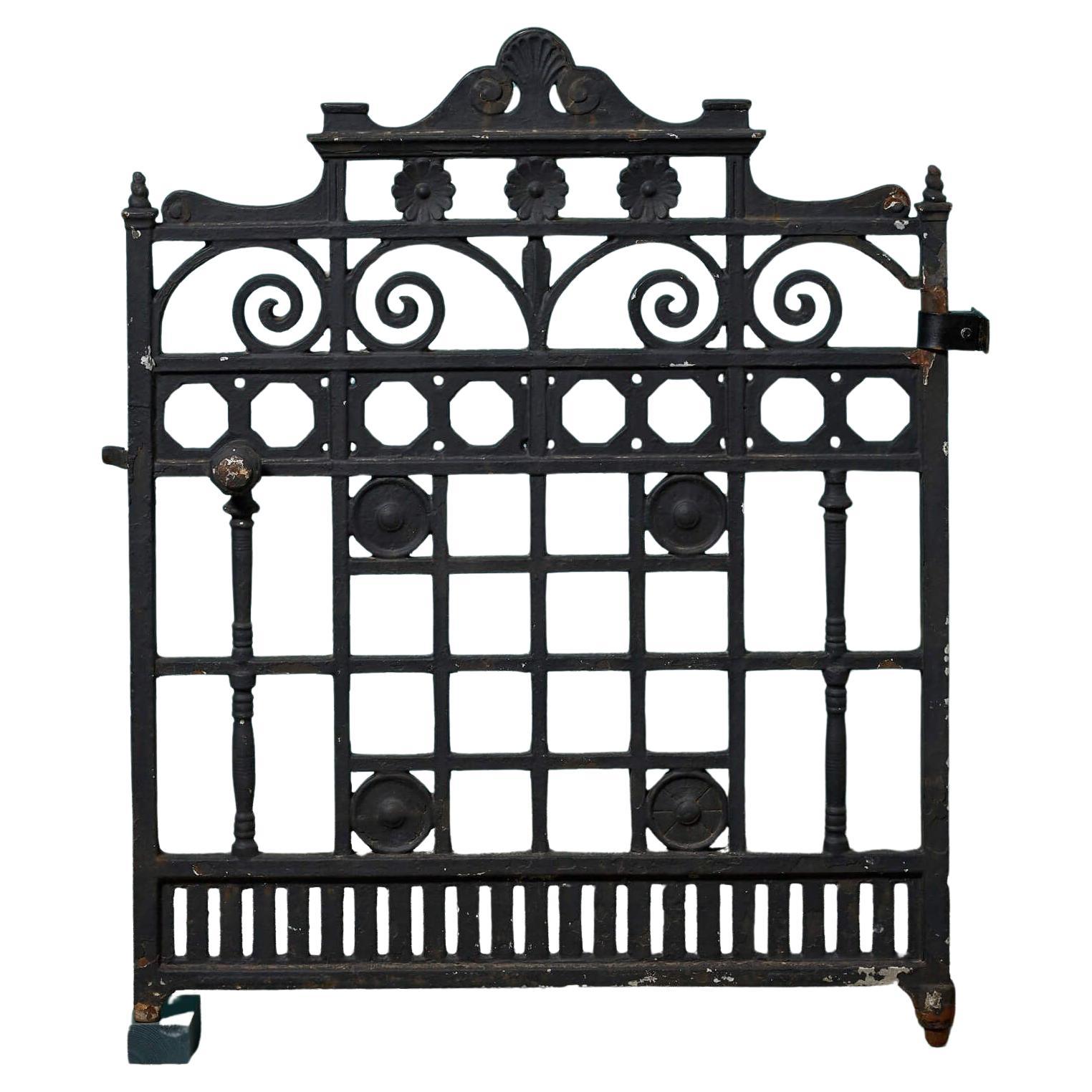 Antico cancello da giardino inglese in ghisa