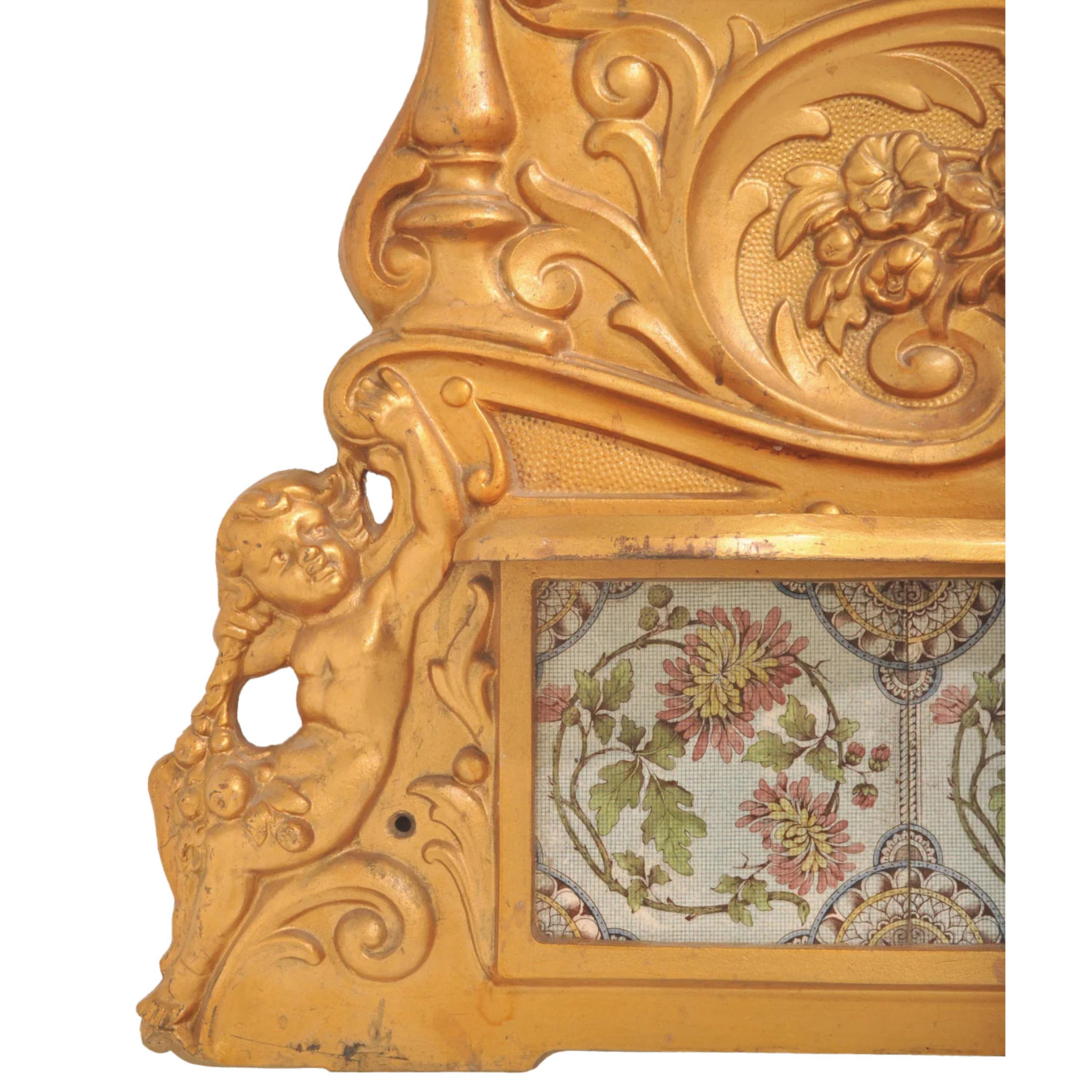 Inglese Antique Mirror inglese in ghisa e piastrelle di Minton per caminetto da parete 1890 in vendita