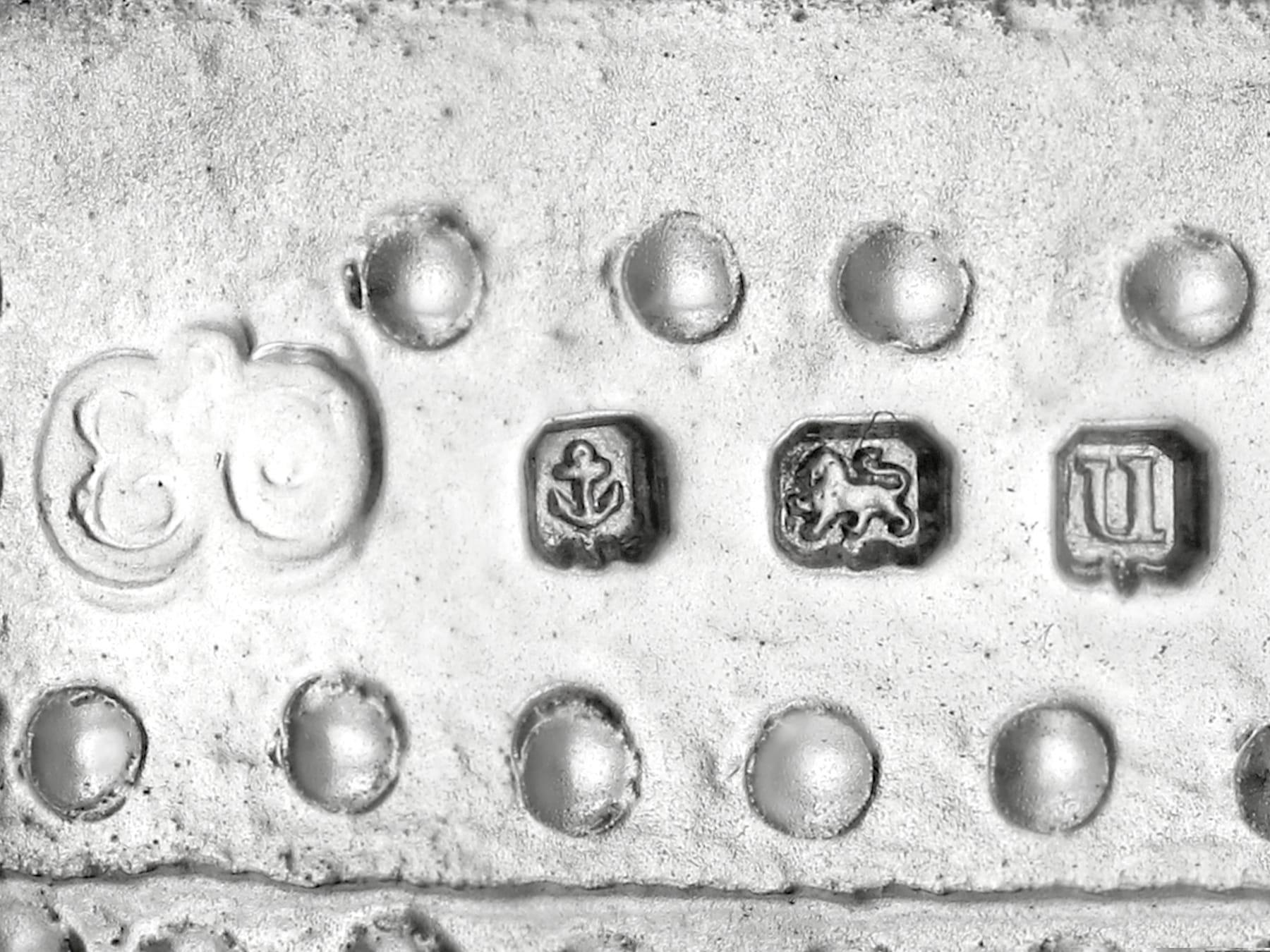 Antiguo adorno / pisapapeles de plata de ley fundida inglesa en venta 1